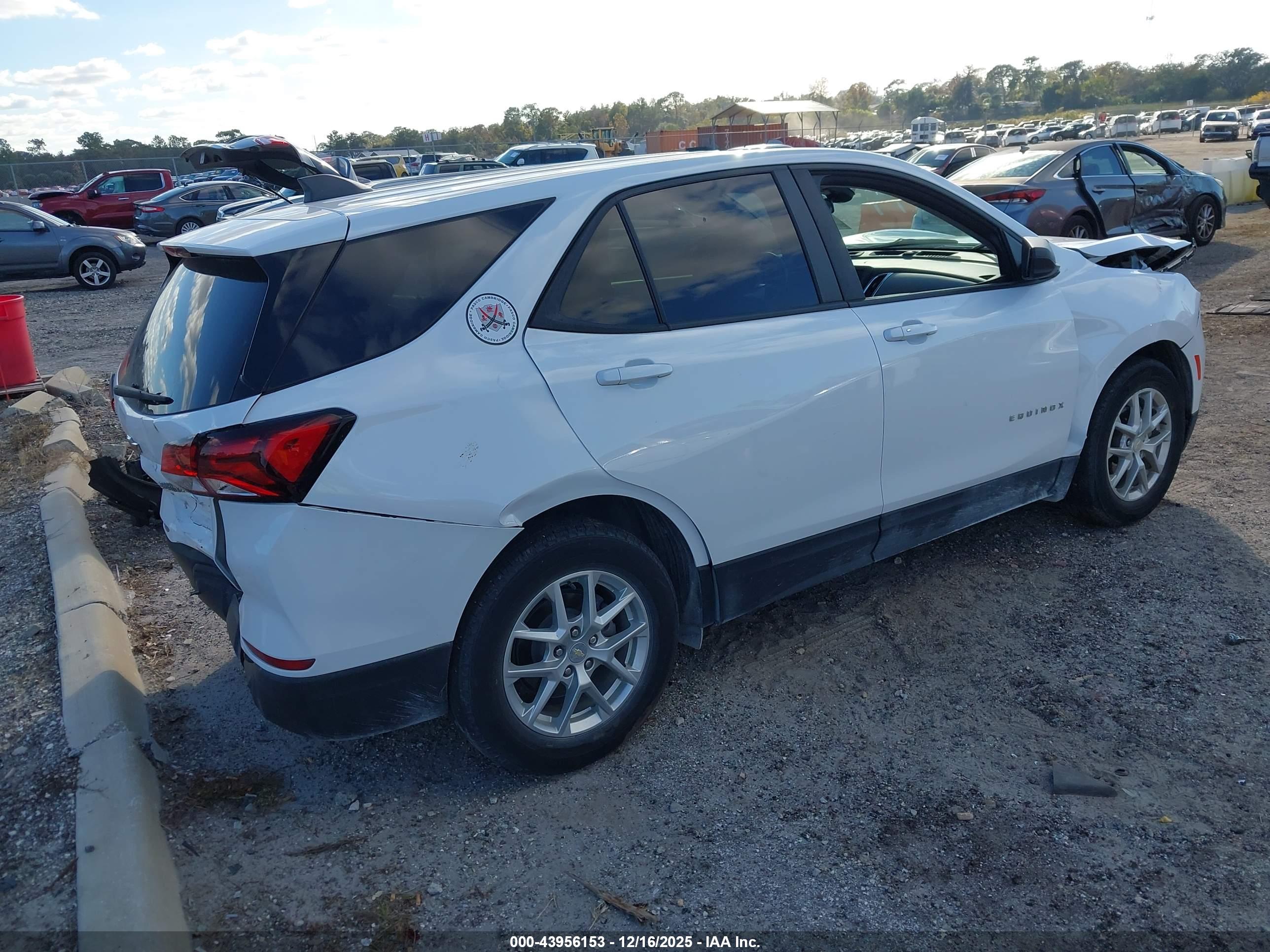 CHEVROLET EQUINOX image 4