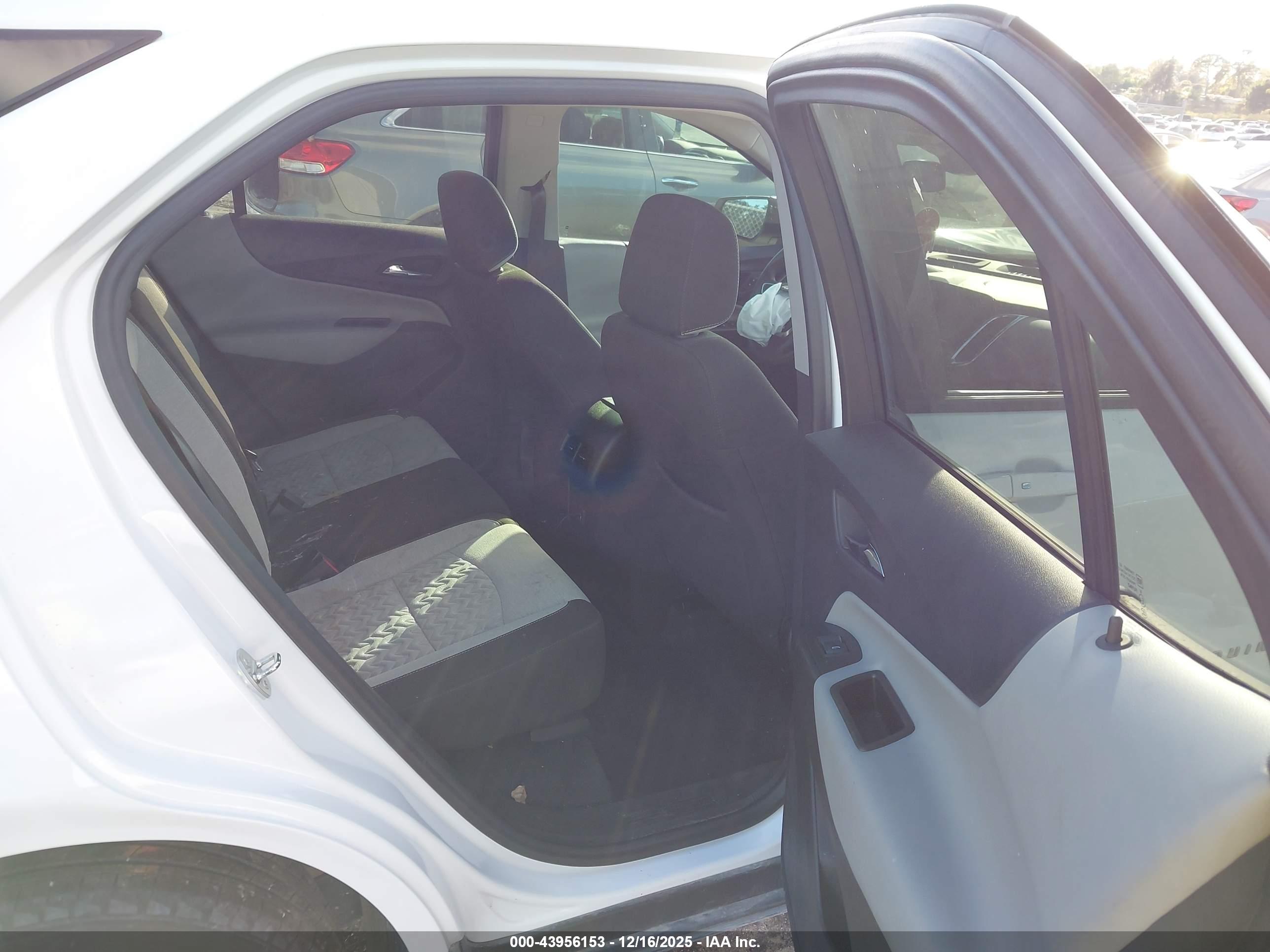 CHEVROLET EQUINOX image 8