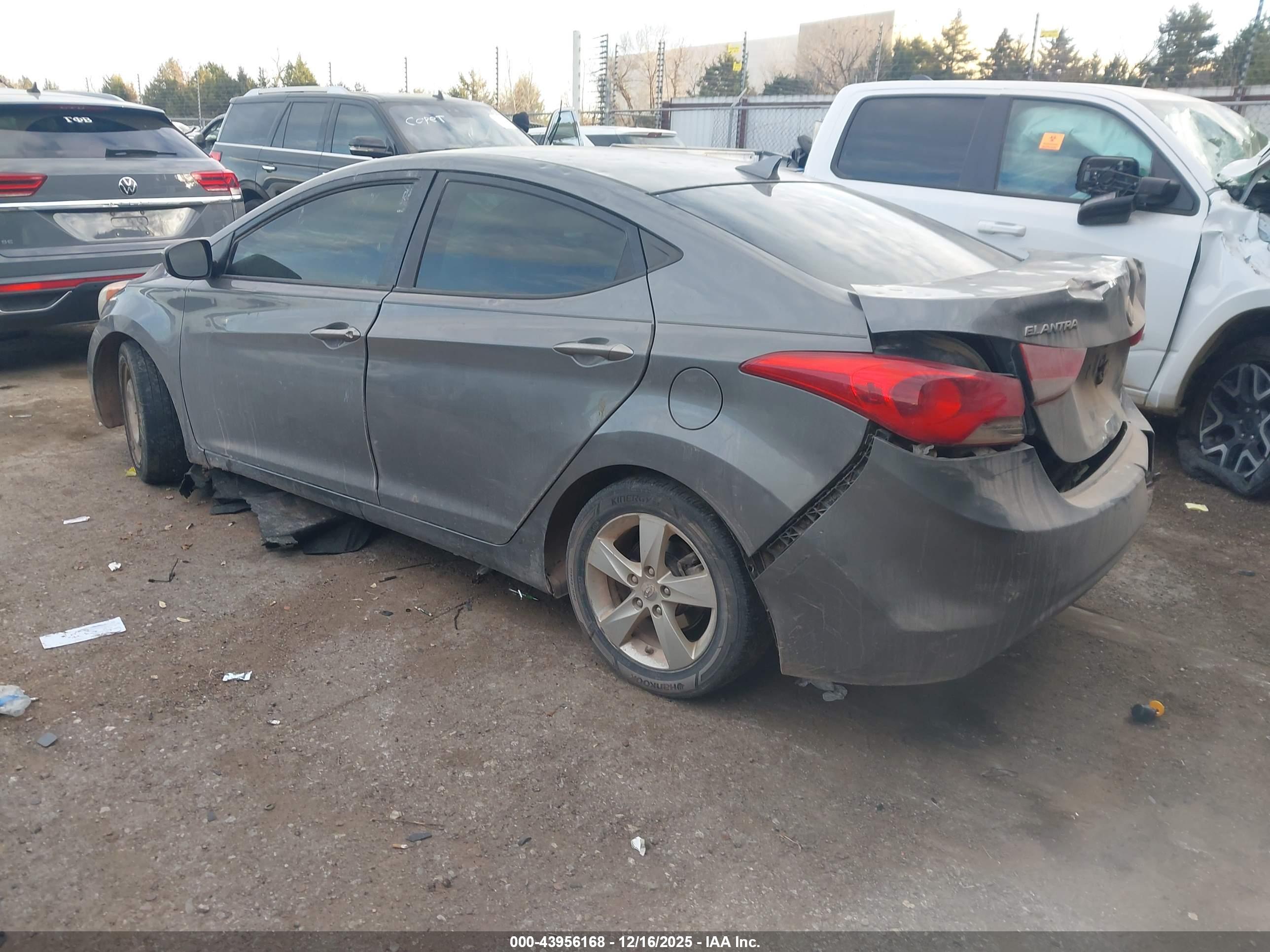 HYUNDAI ELANTRA image 3