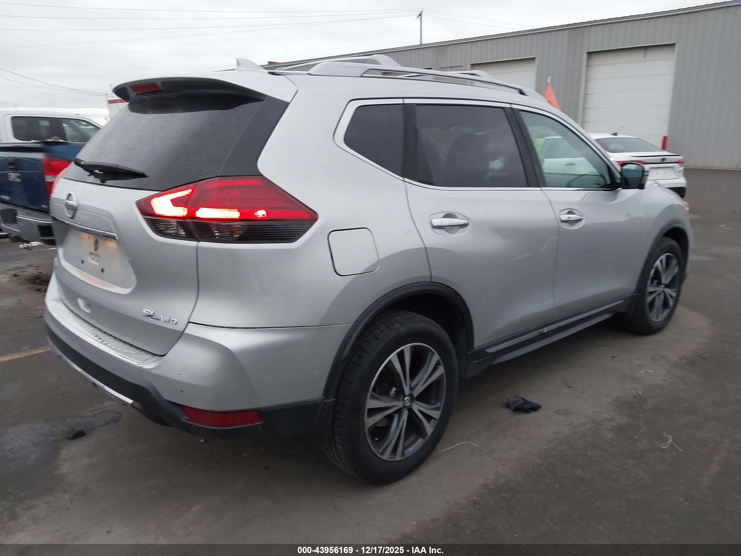 NISSAN ROGUE image 4