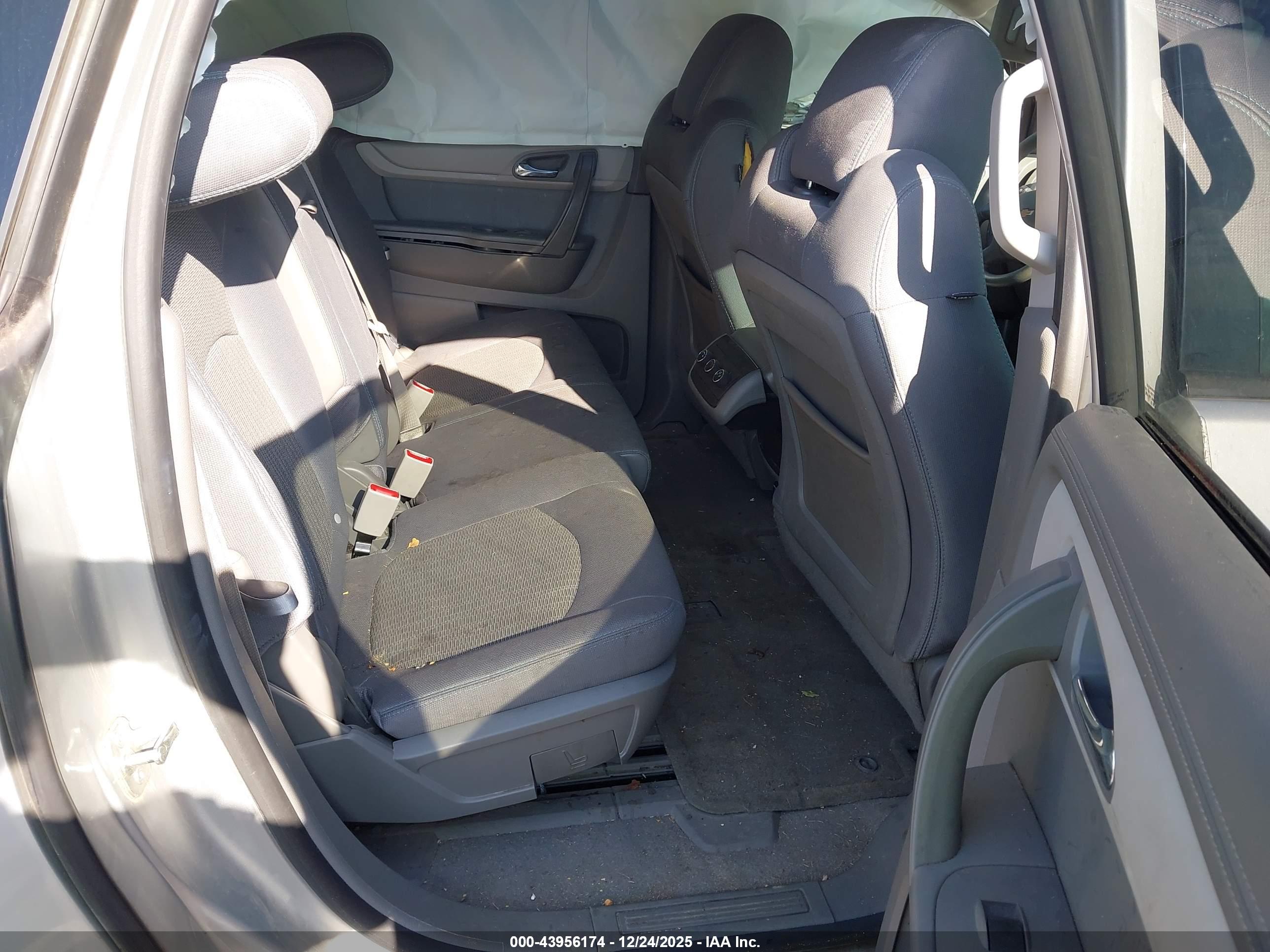 CHEVROLET TRAVERSE image 8