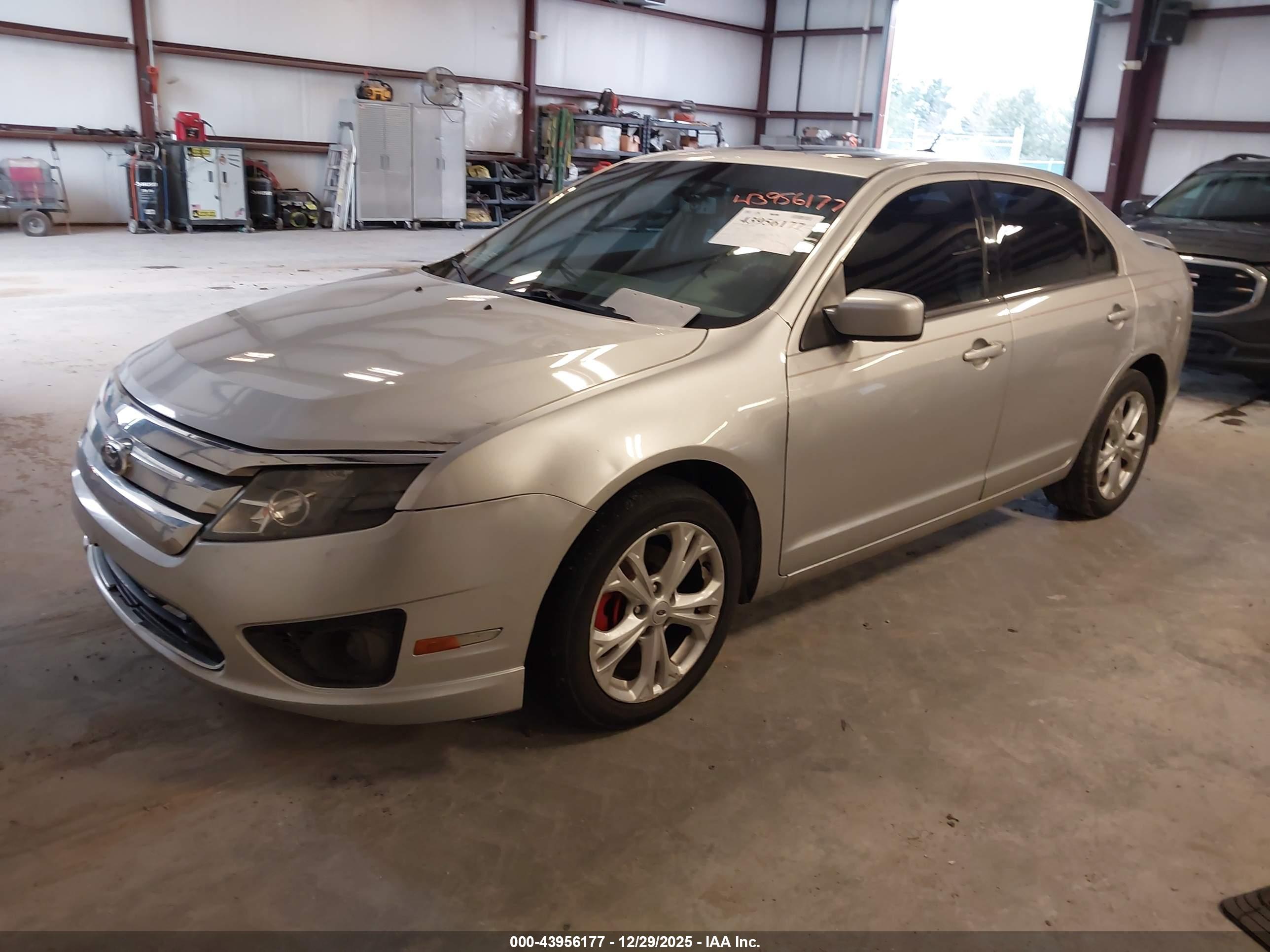 FORD FUSION image 2