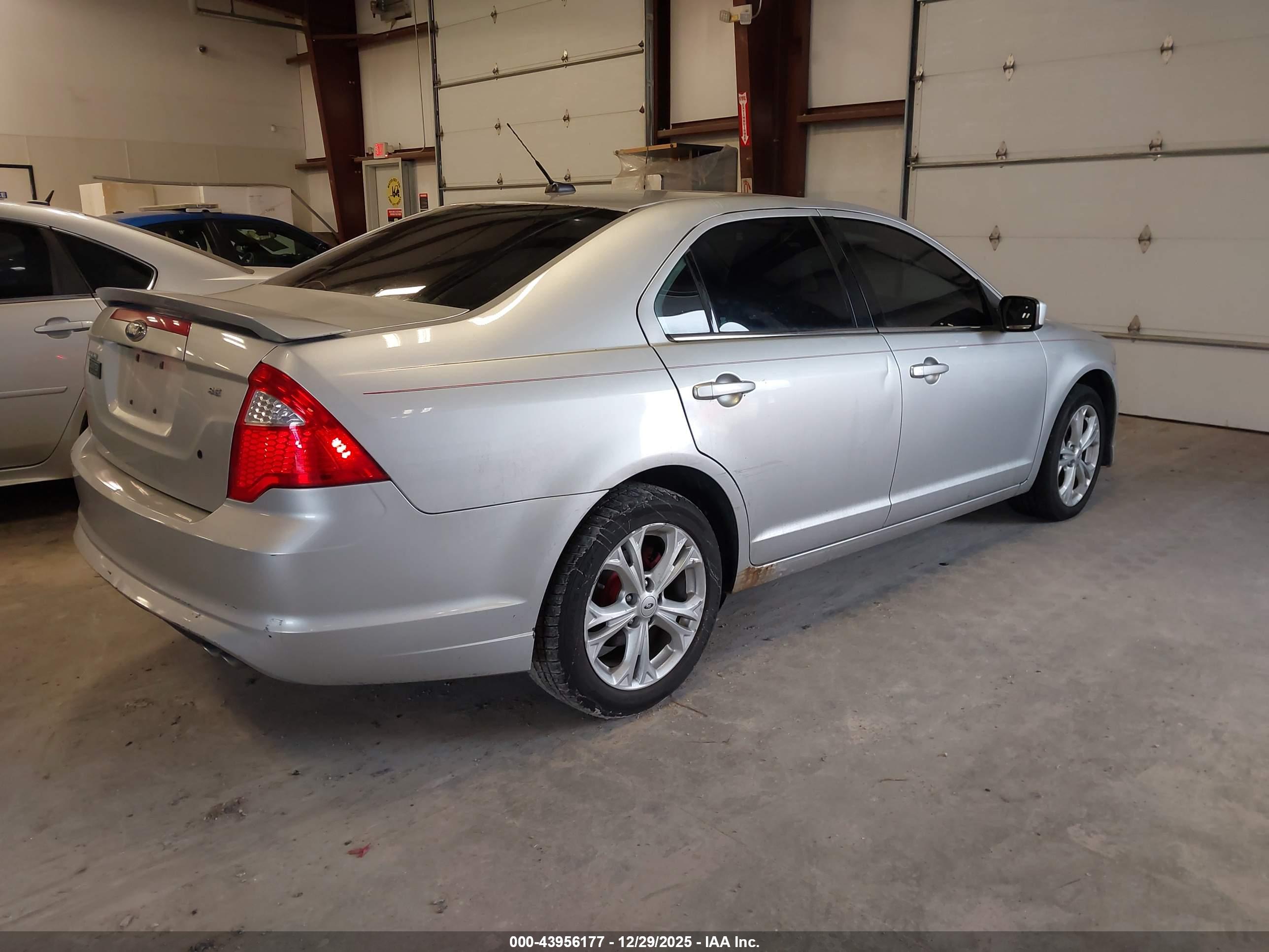FORD FUSION image 4