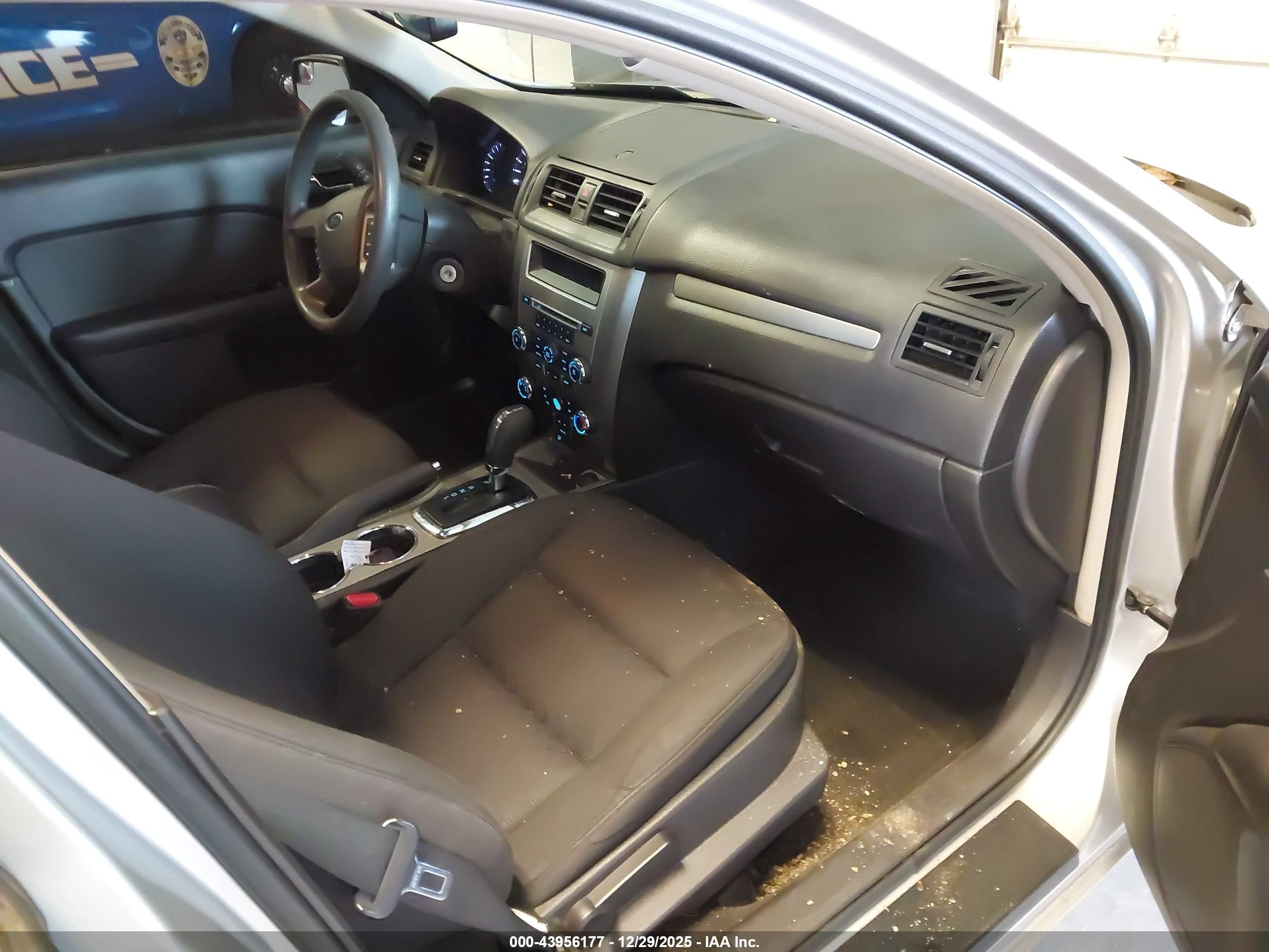 FORD FUSION image 5