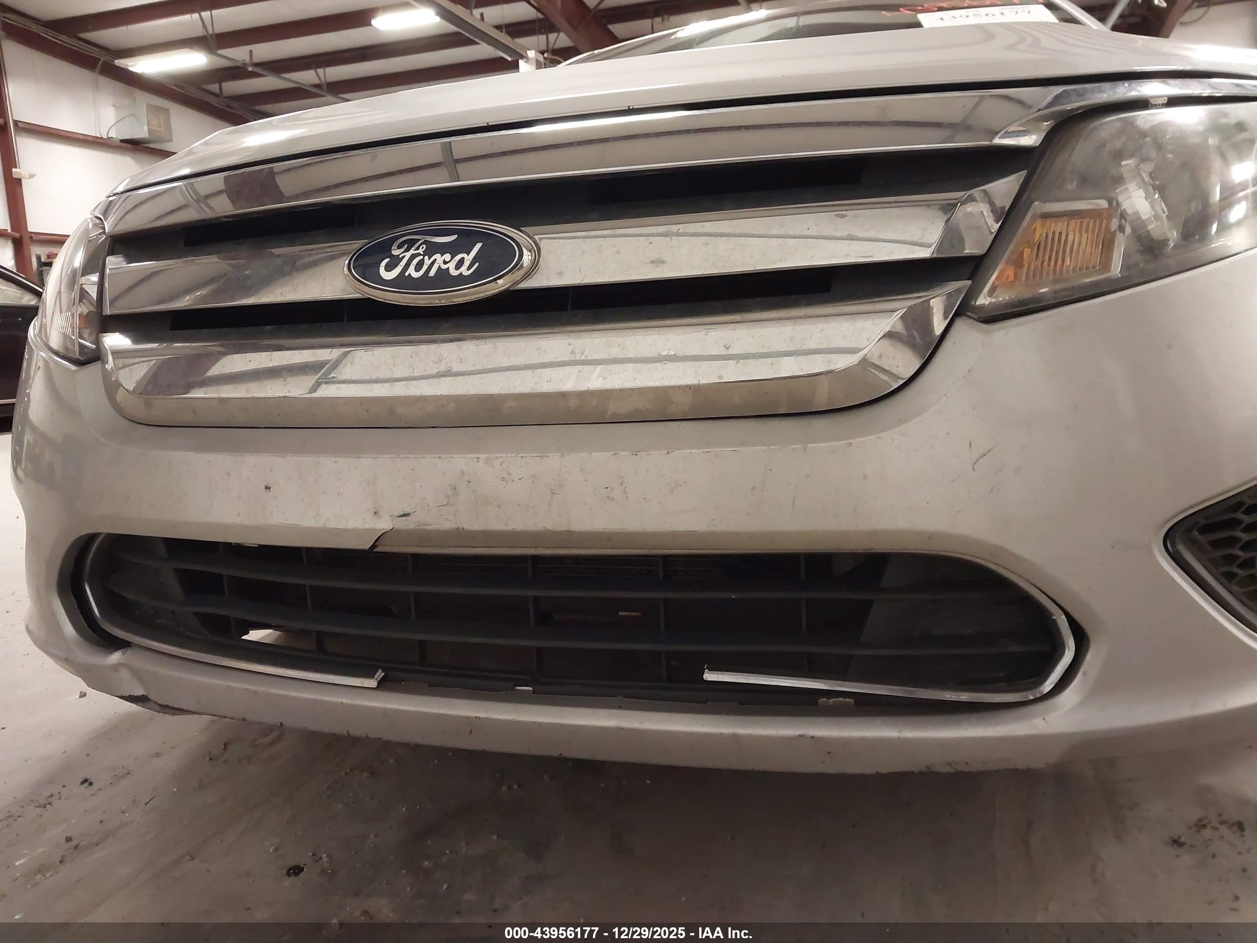 FORD FUSION image 6
