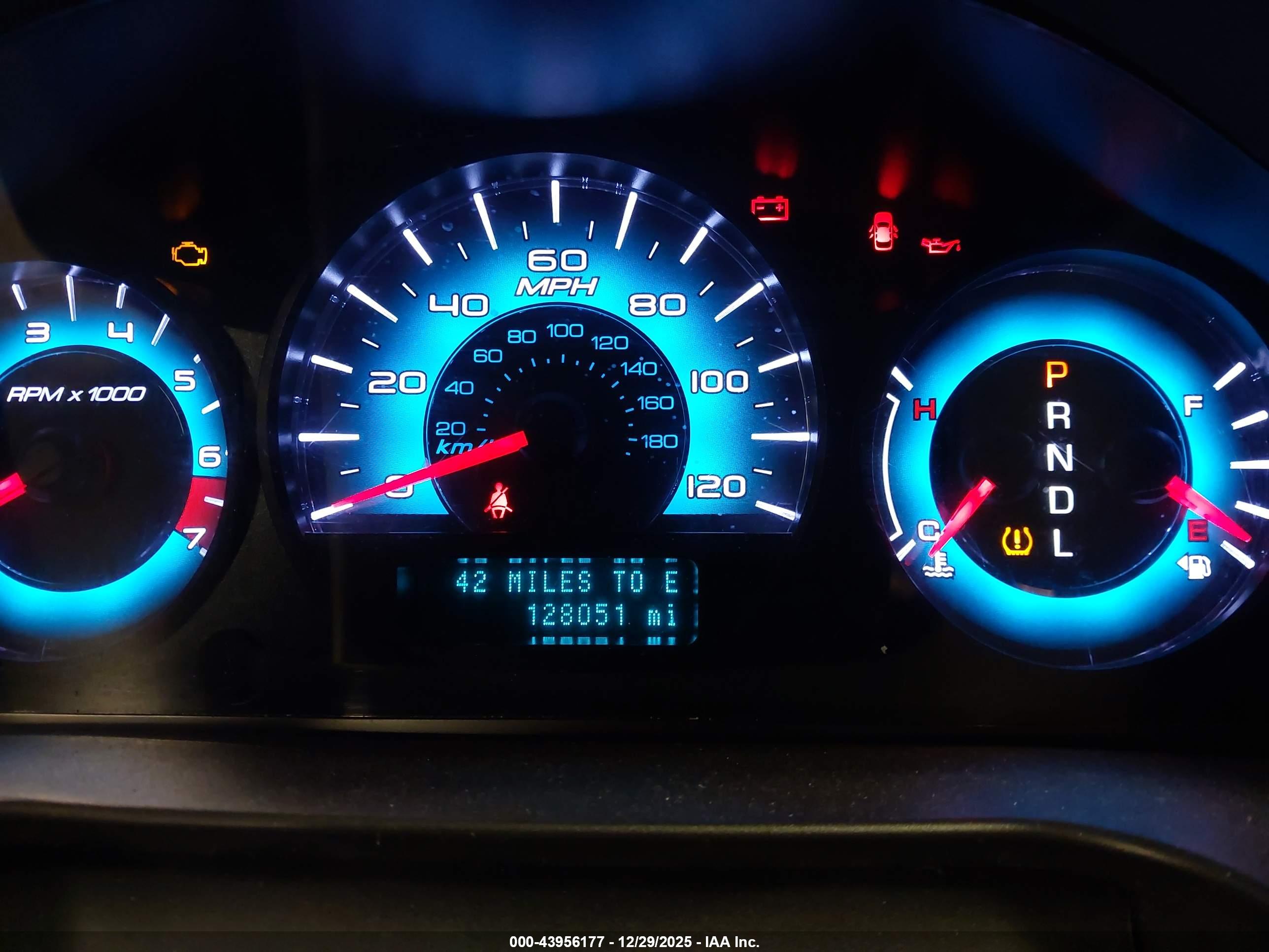 FORD FUSION image 7