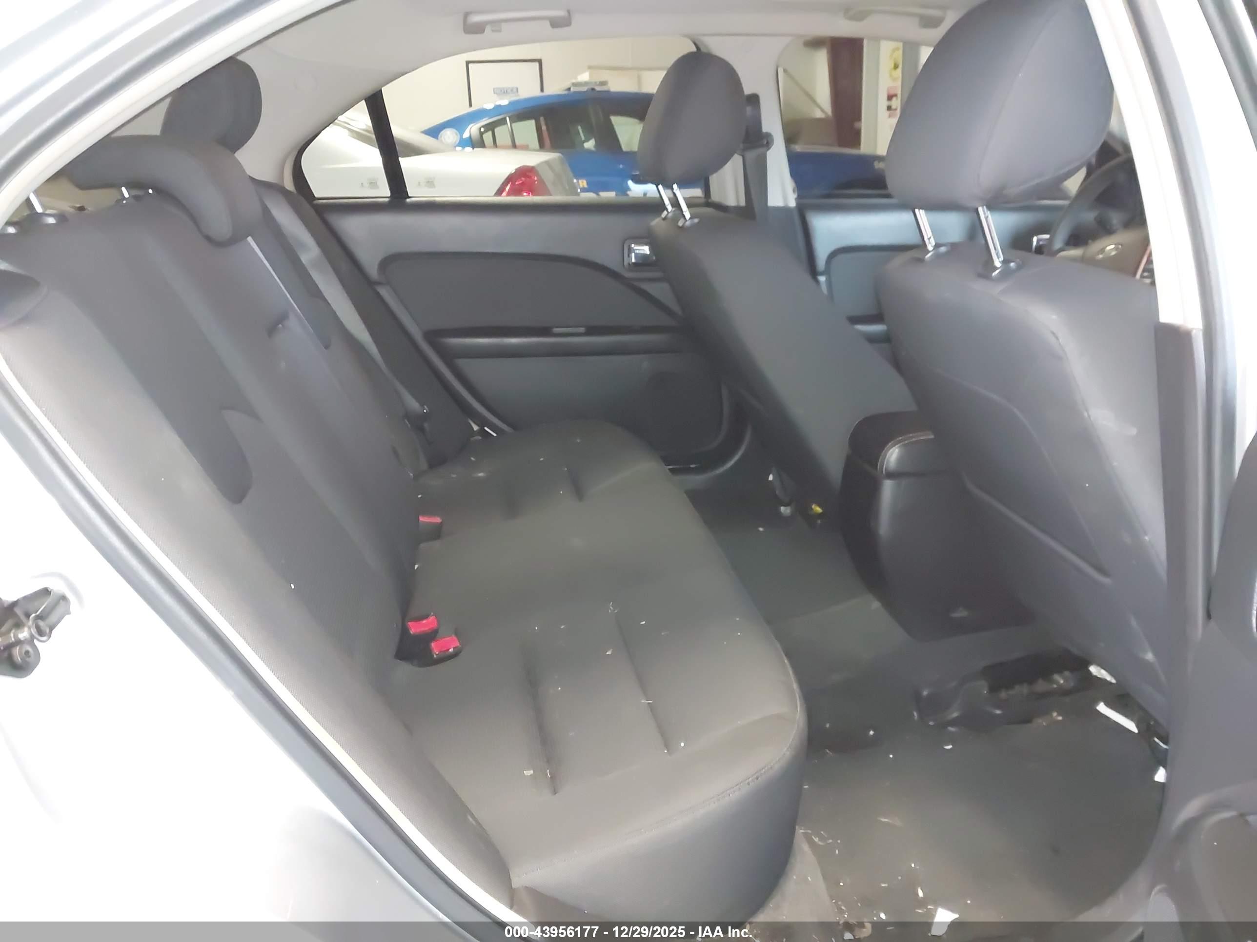 FORD FUSION image 8