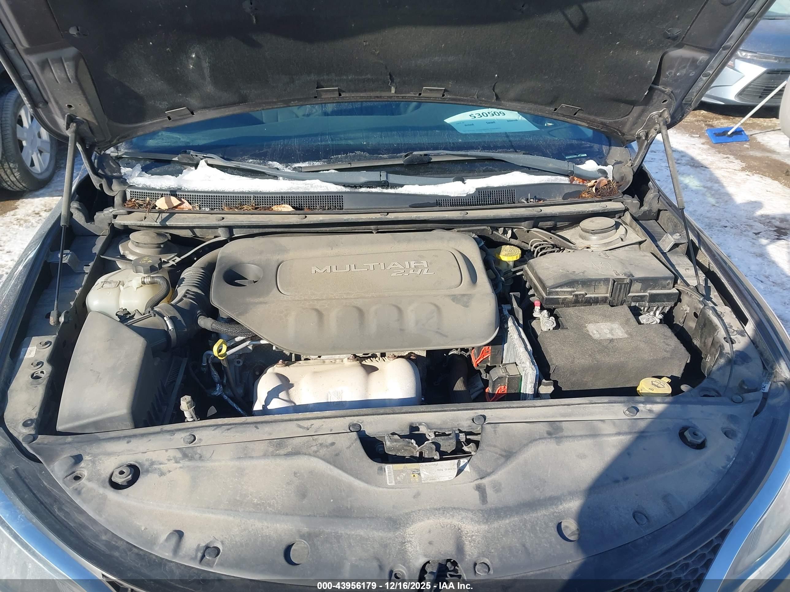 CHRYSLER 200 image 10