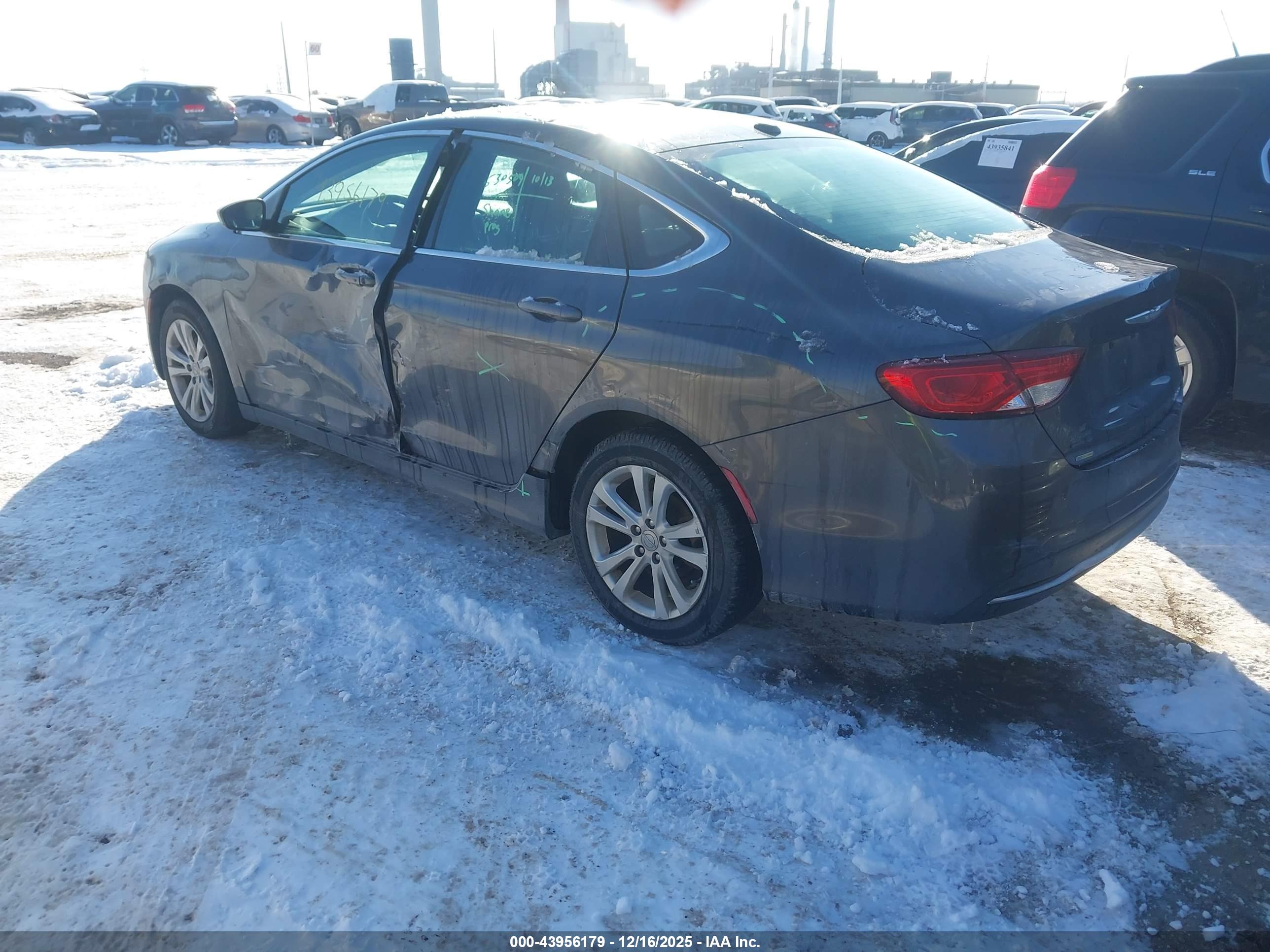 CHRYSLER 200 image 3