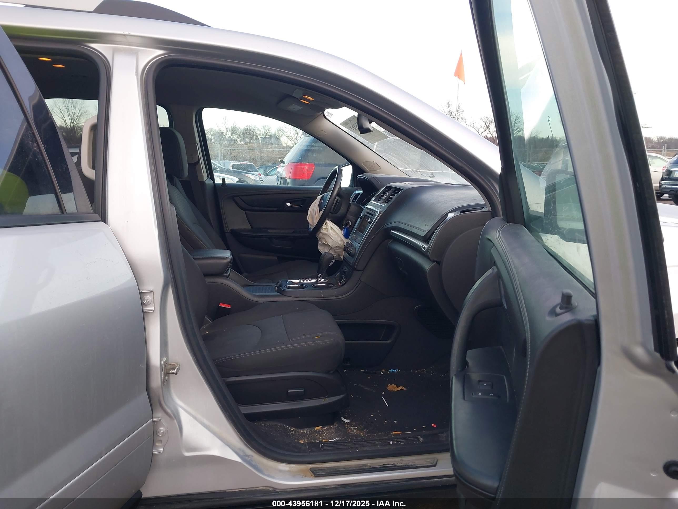 GMC ACADIA image 5