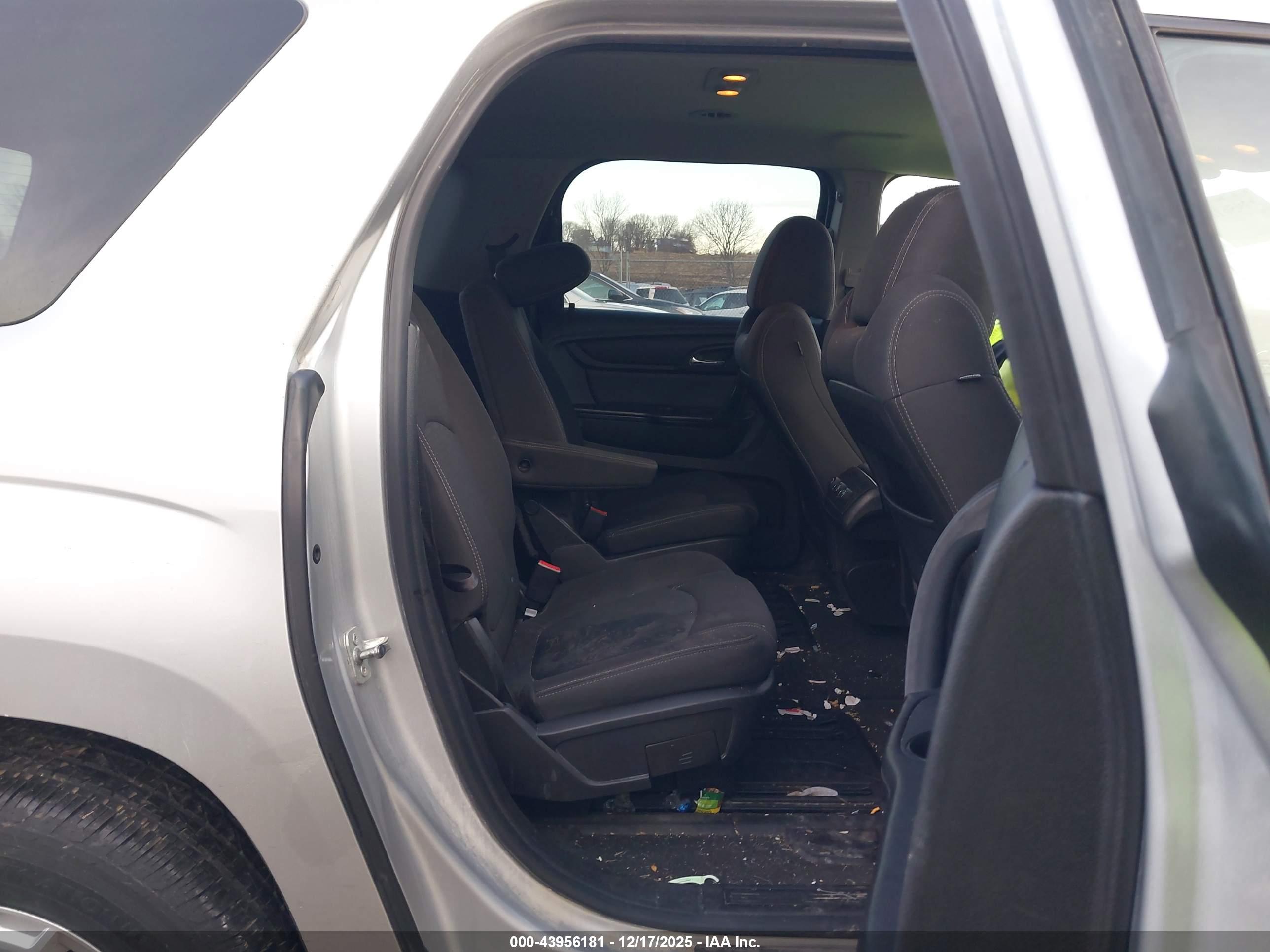 GMC ACADIA image 8
