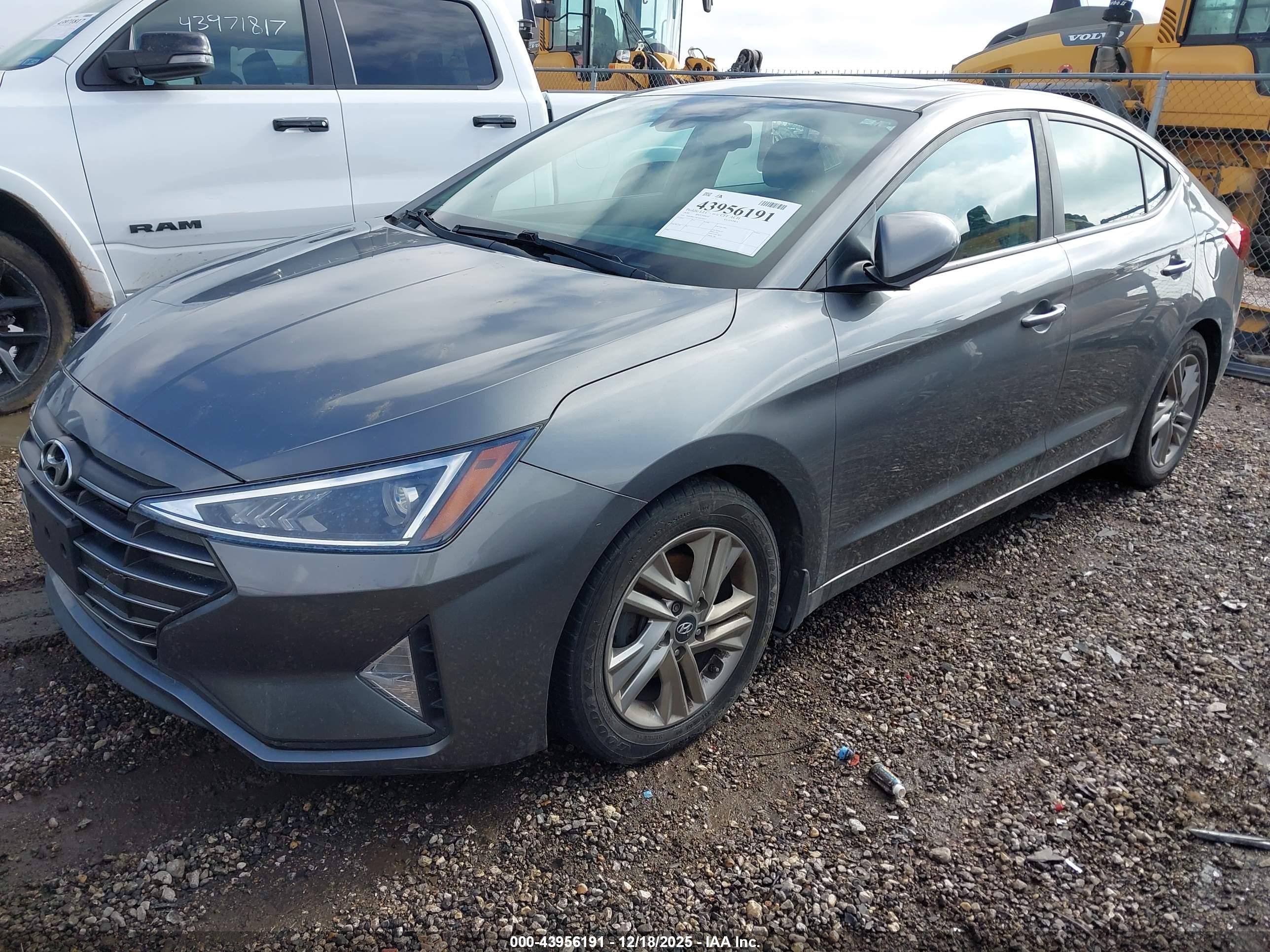 HYUNDAI ELANTRA image 2
