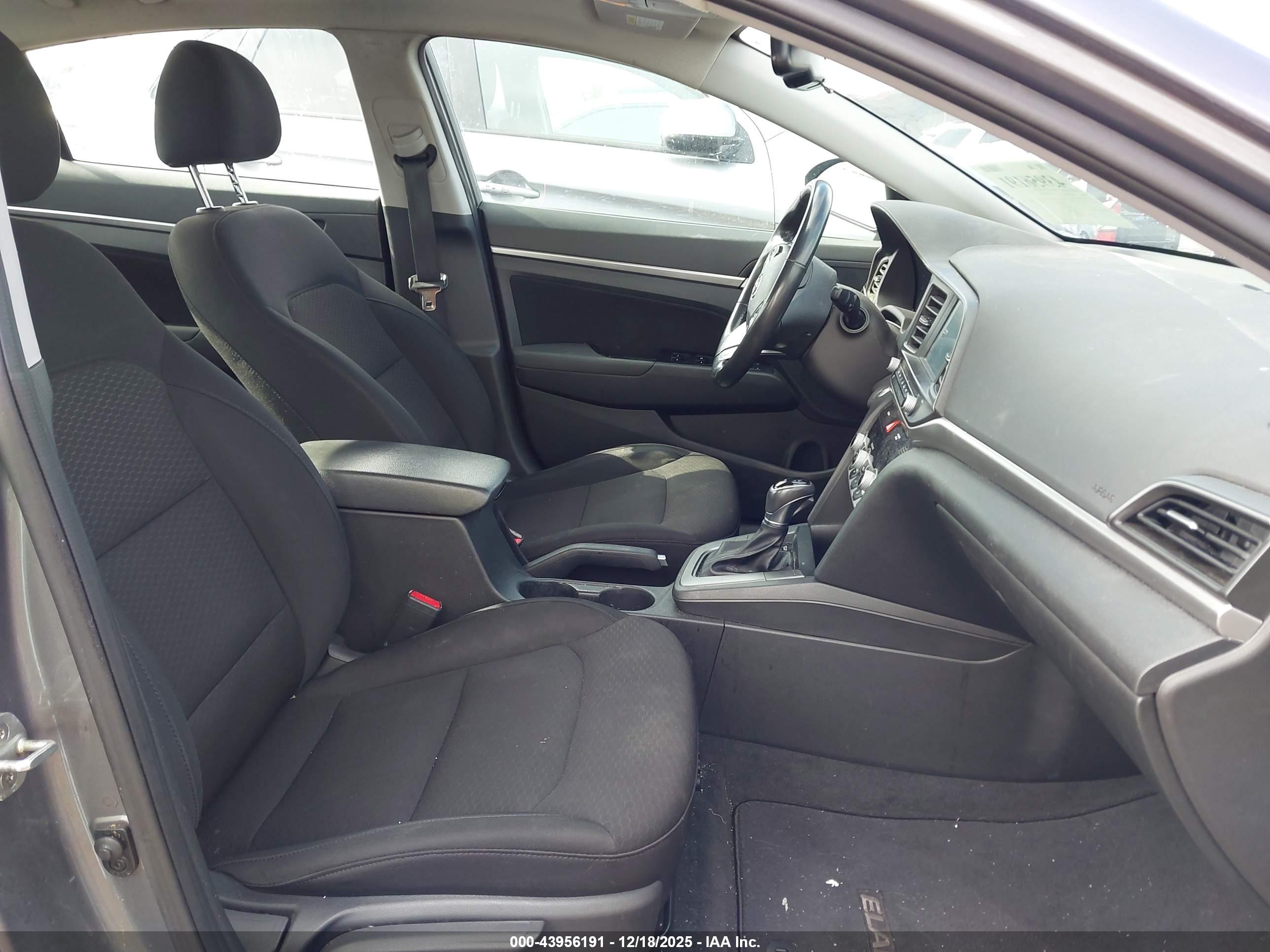 HYUNDAI ELANTRA image 5