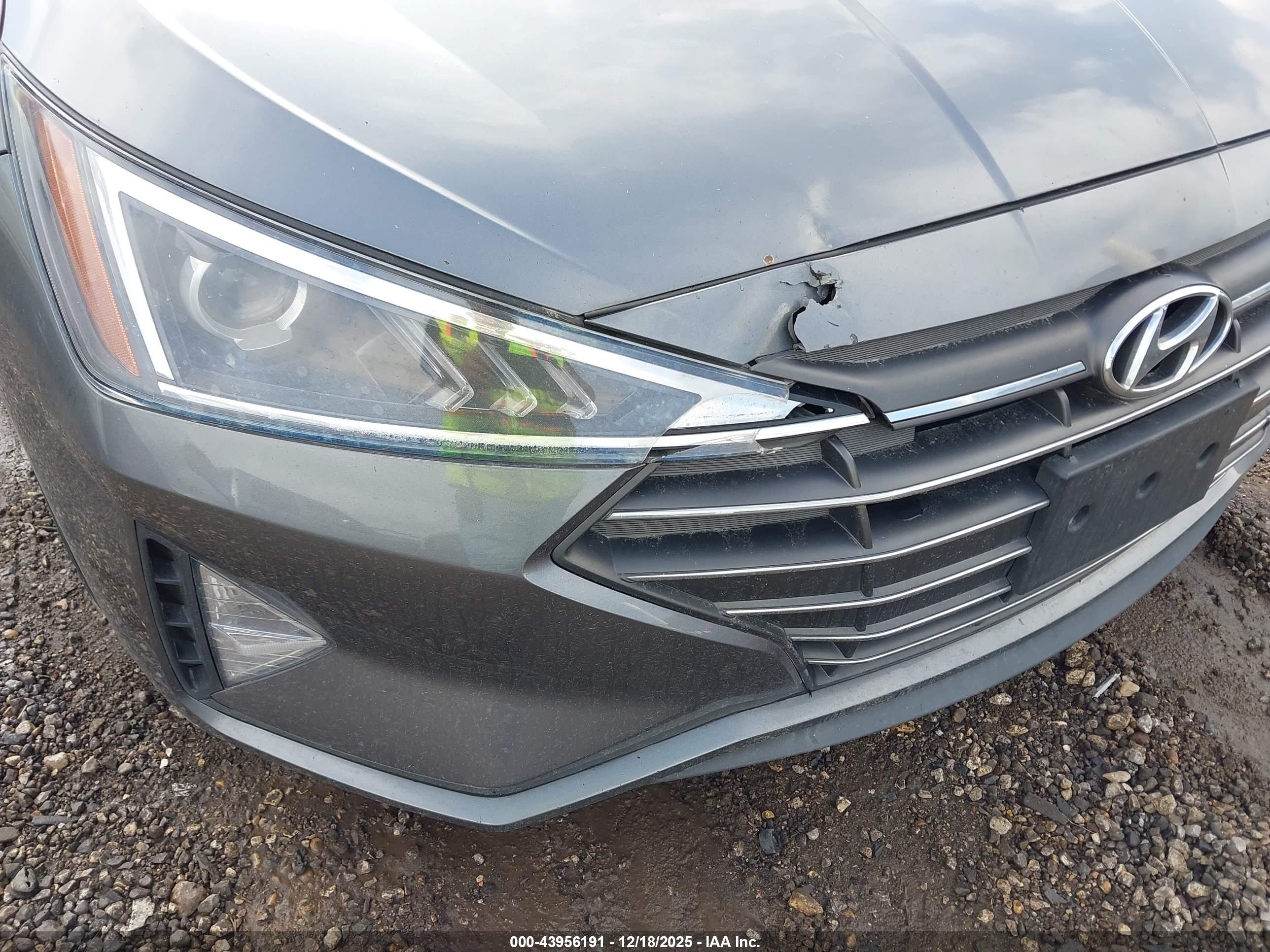 HYUNDAI ELANTRA image 6