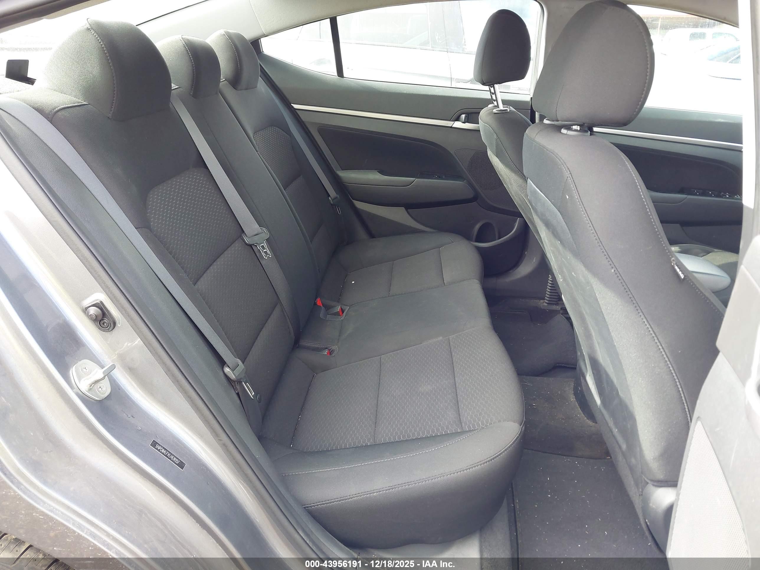 HYUNDAI ELANTRA image 8