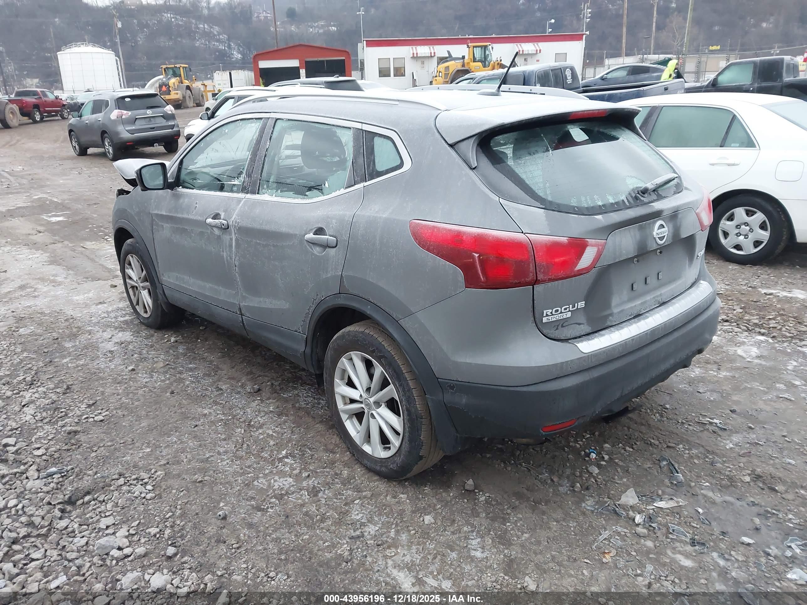 NISSAN ROGUE image 3
