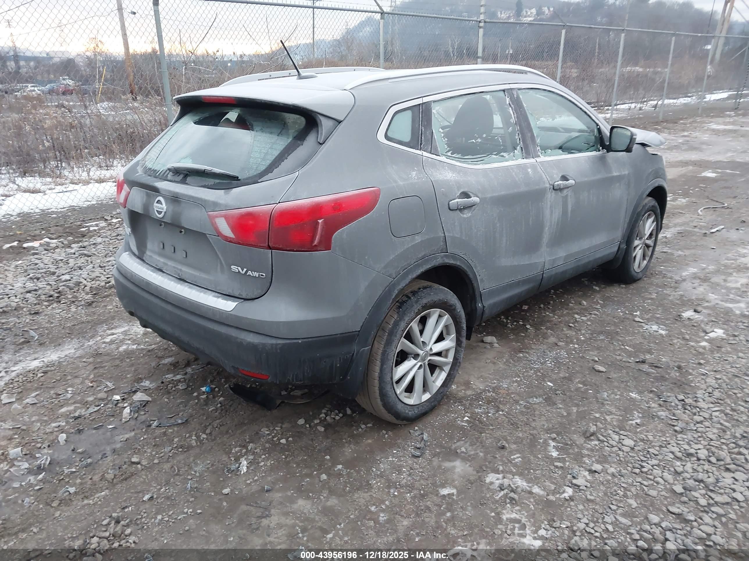 NISSAN ROGUE image 4