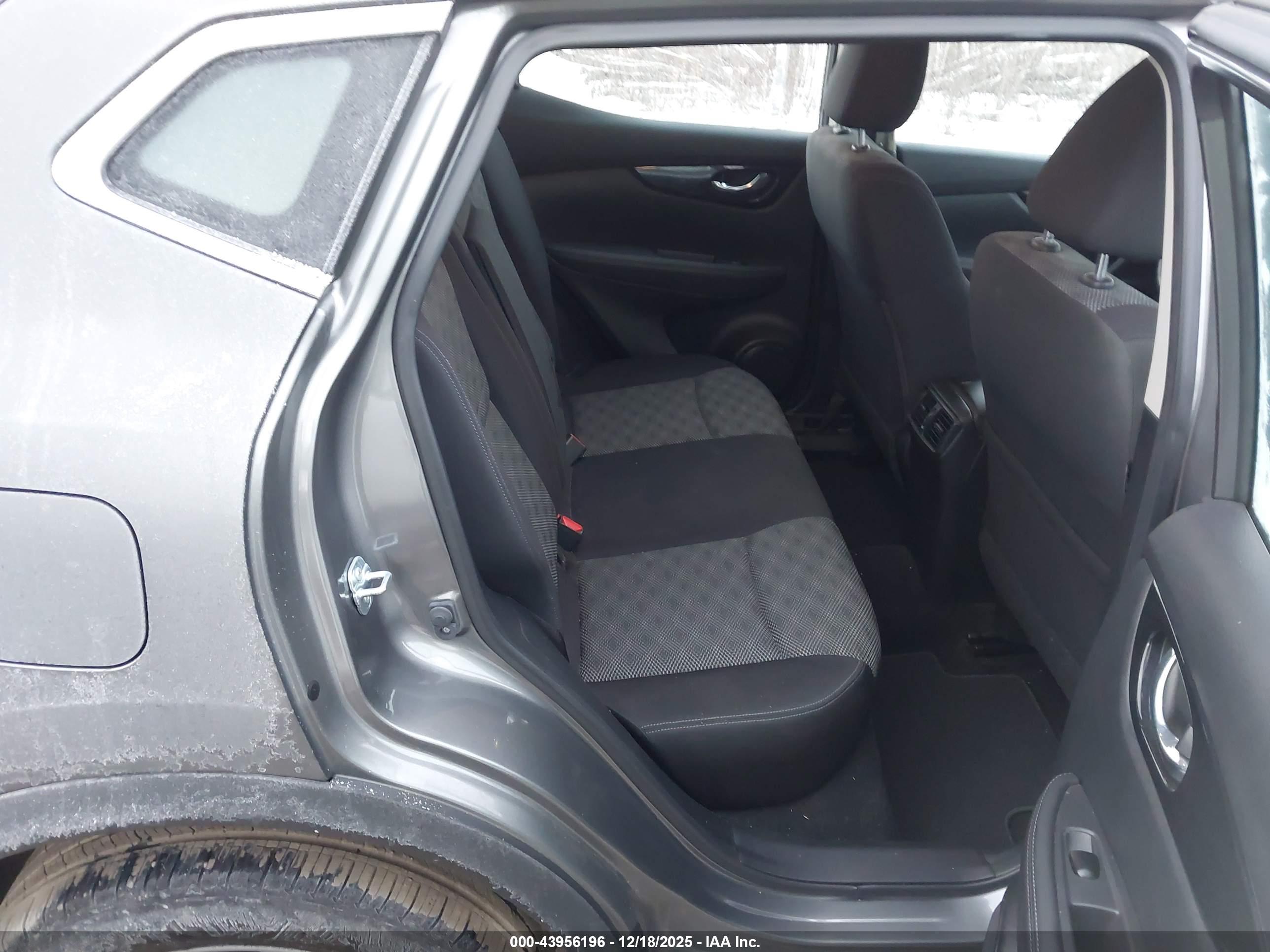 NISSAN ROGUE image 8