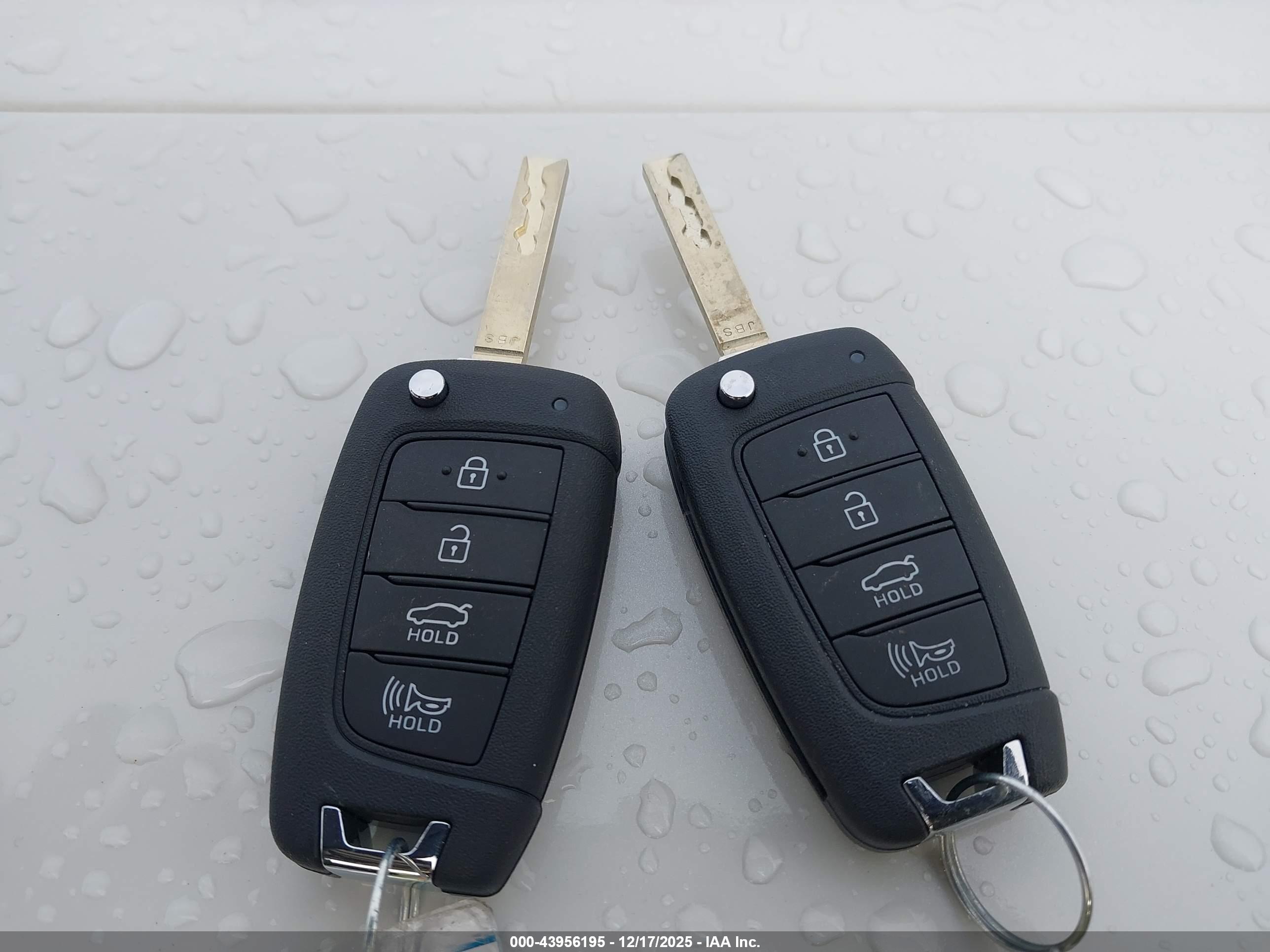 HYUNDAI ELANTRA image 11