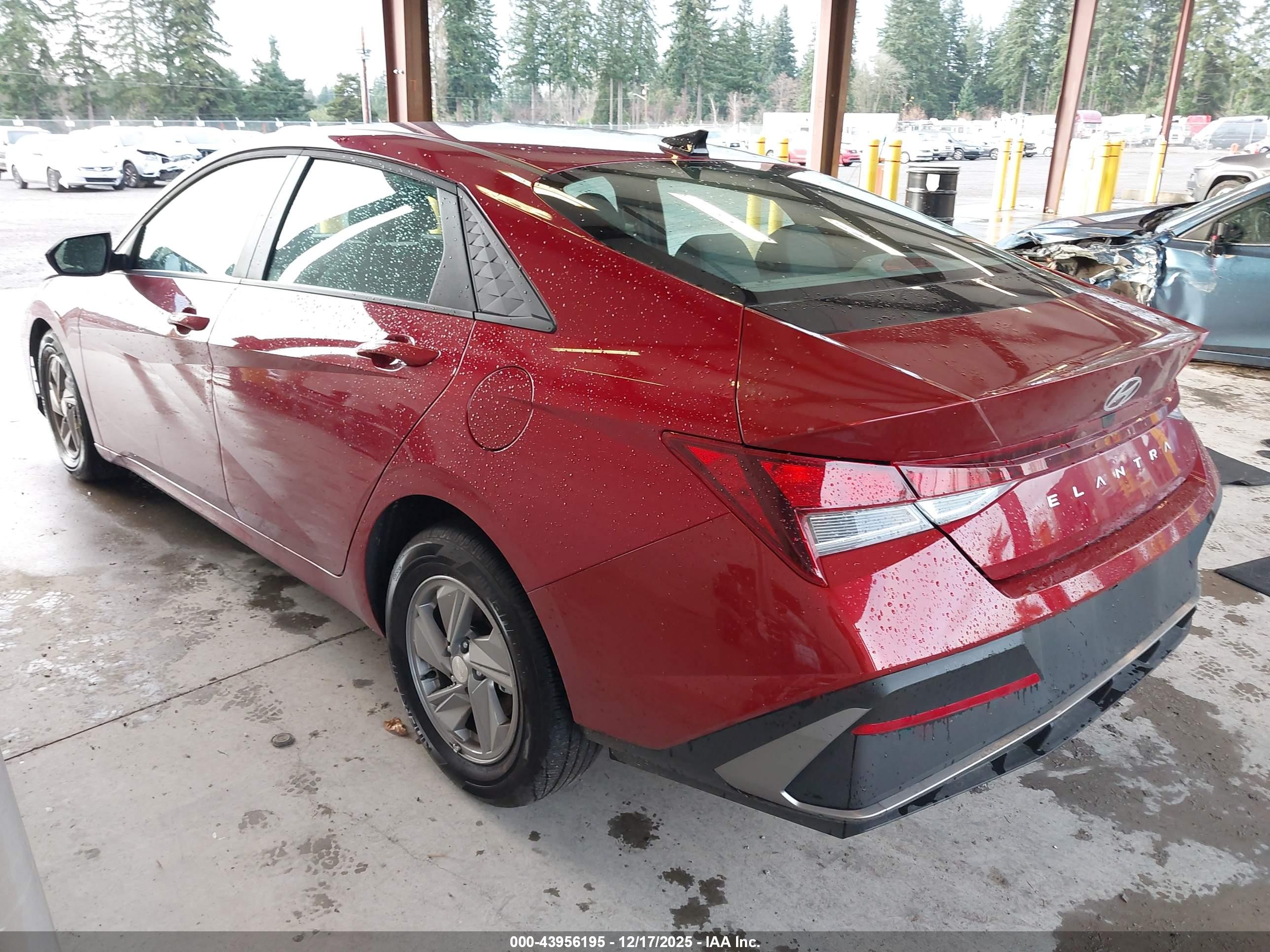 HYUNDAI ELANTRA image 3