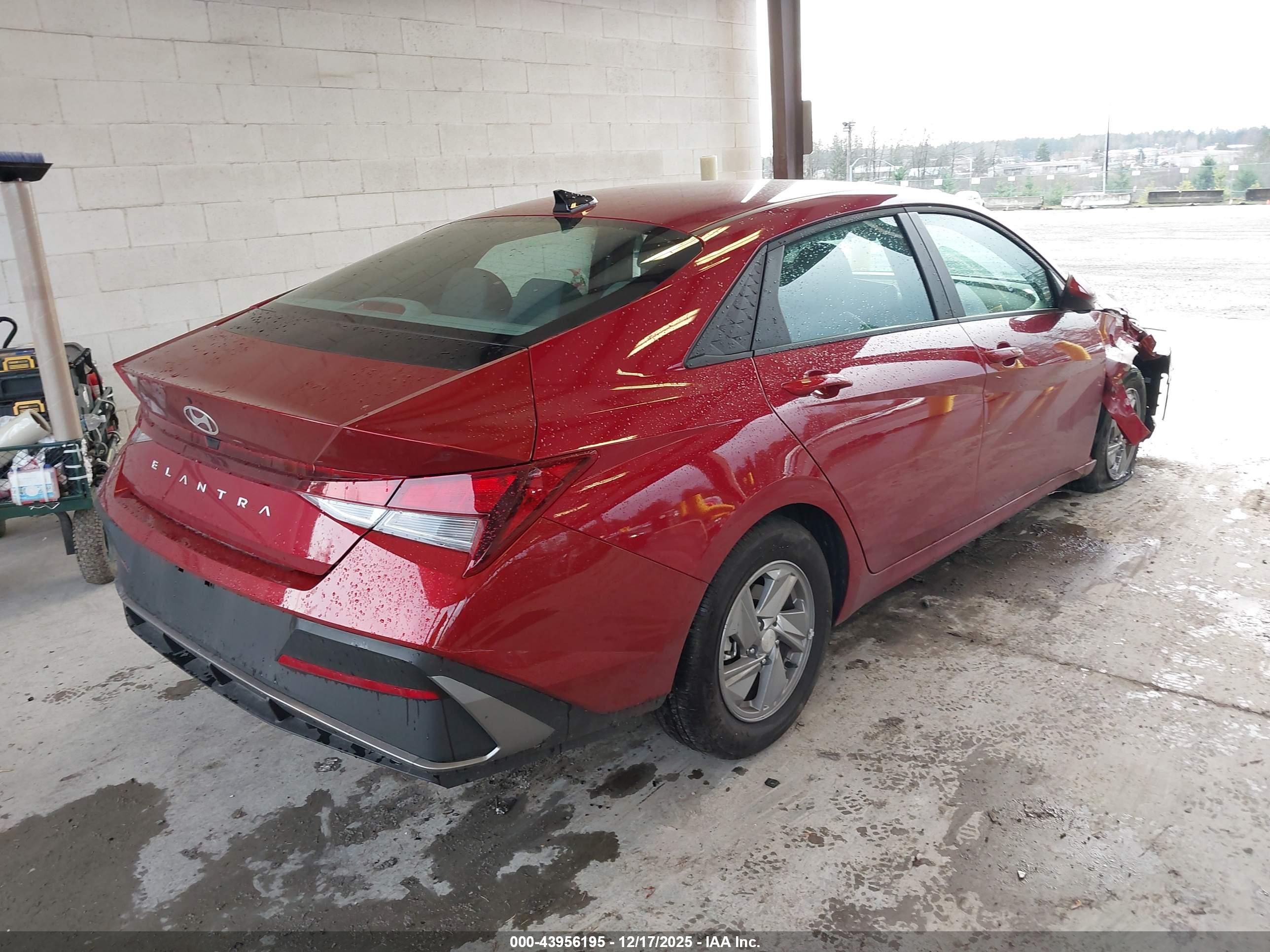 HYUNDAI ELANTRA image 4