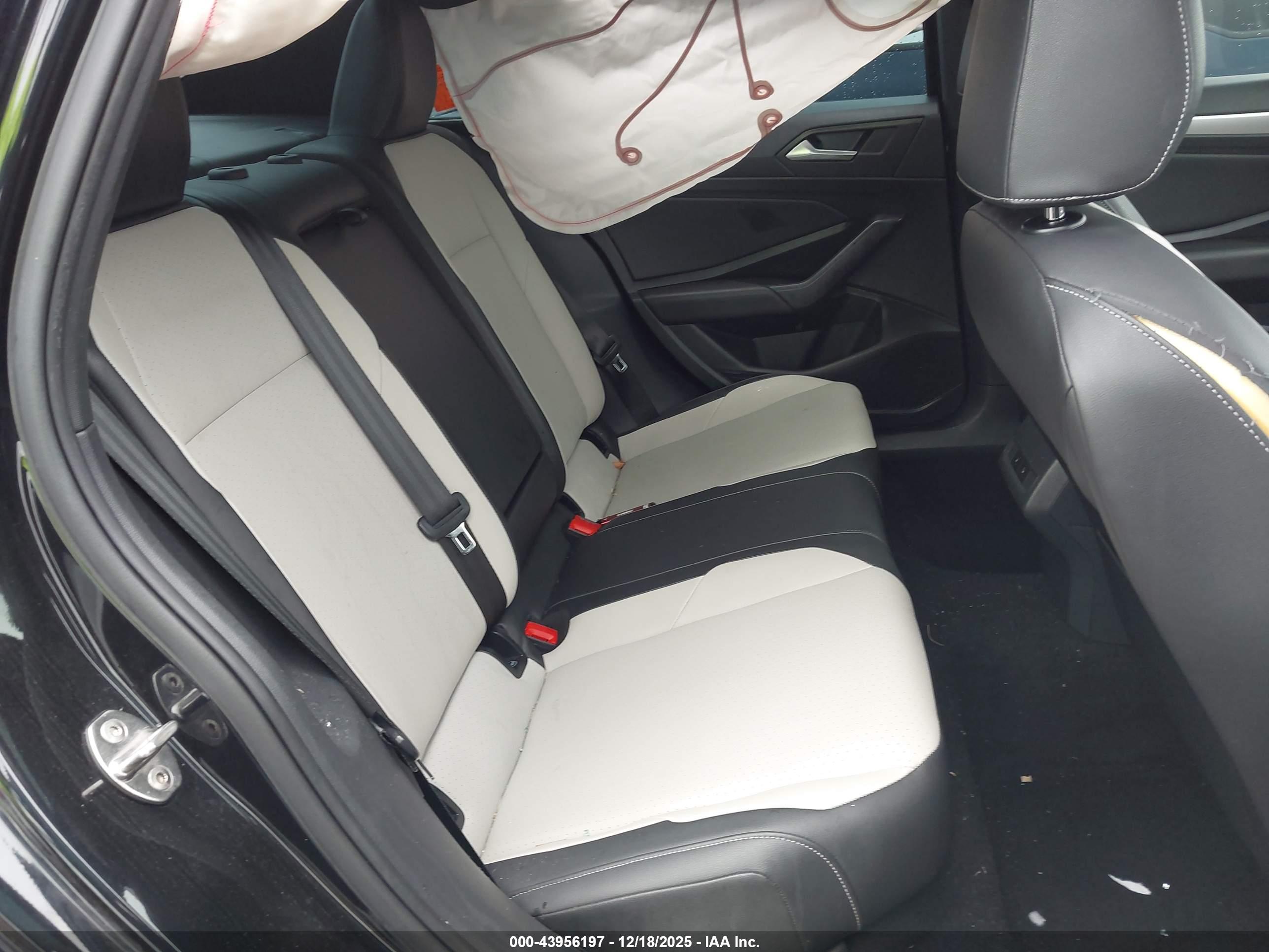 VOLKSWAGEN JETTA image 8