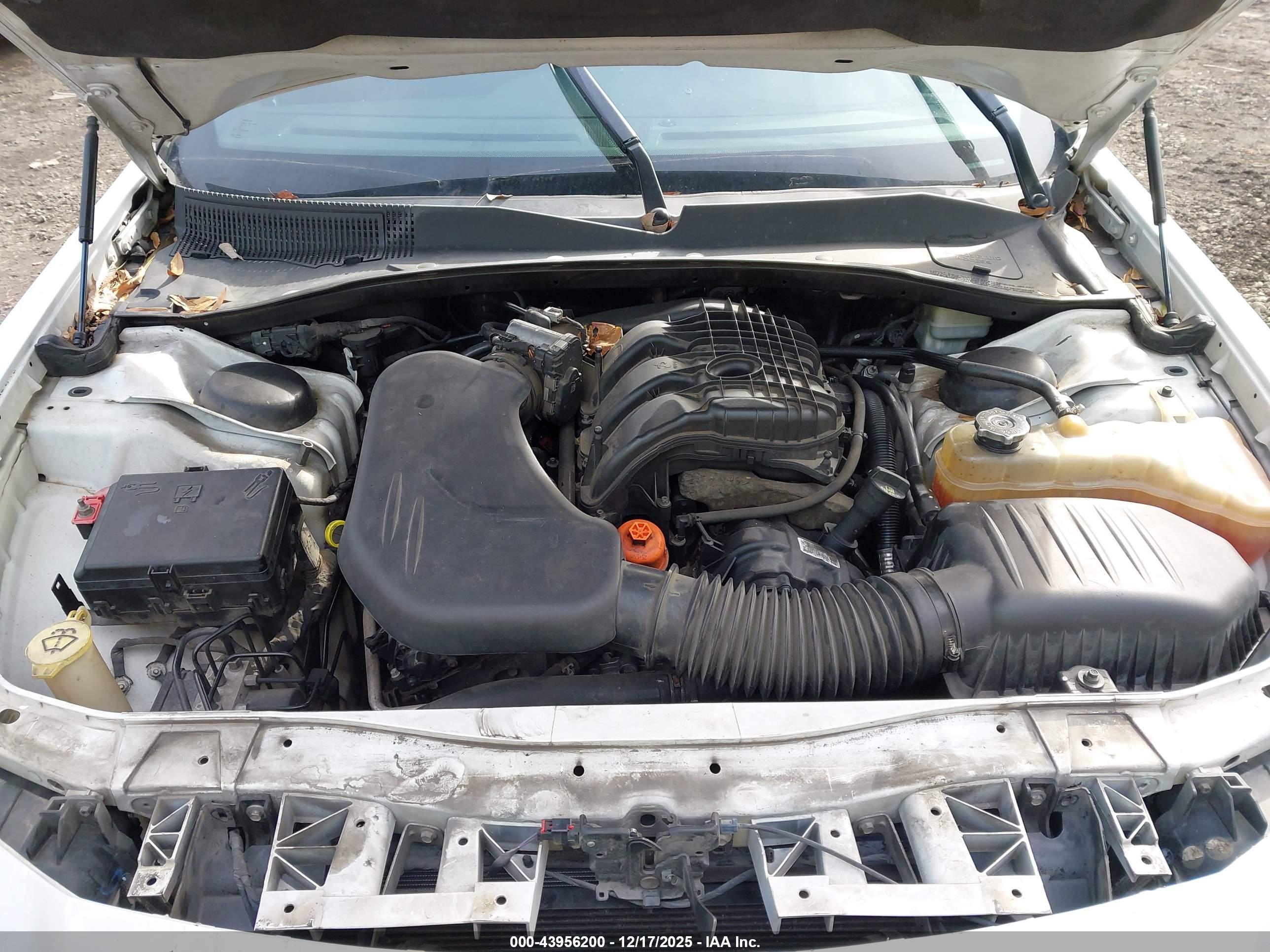 CHRYSLER 300 image 10