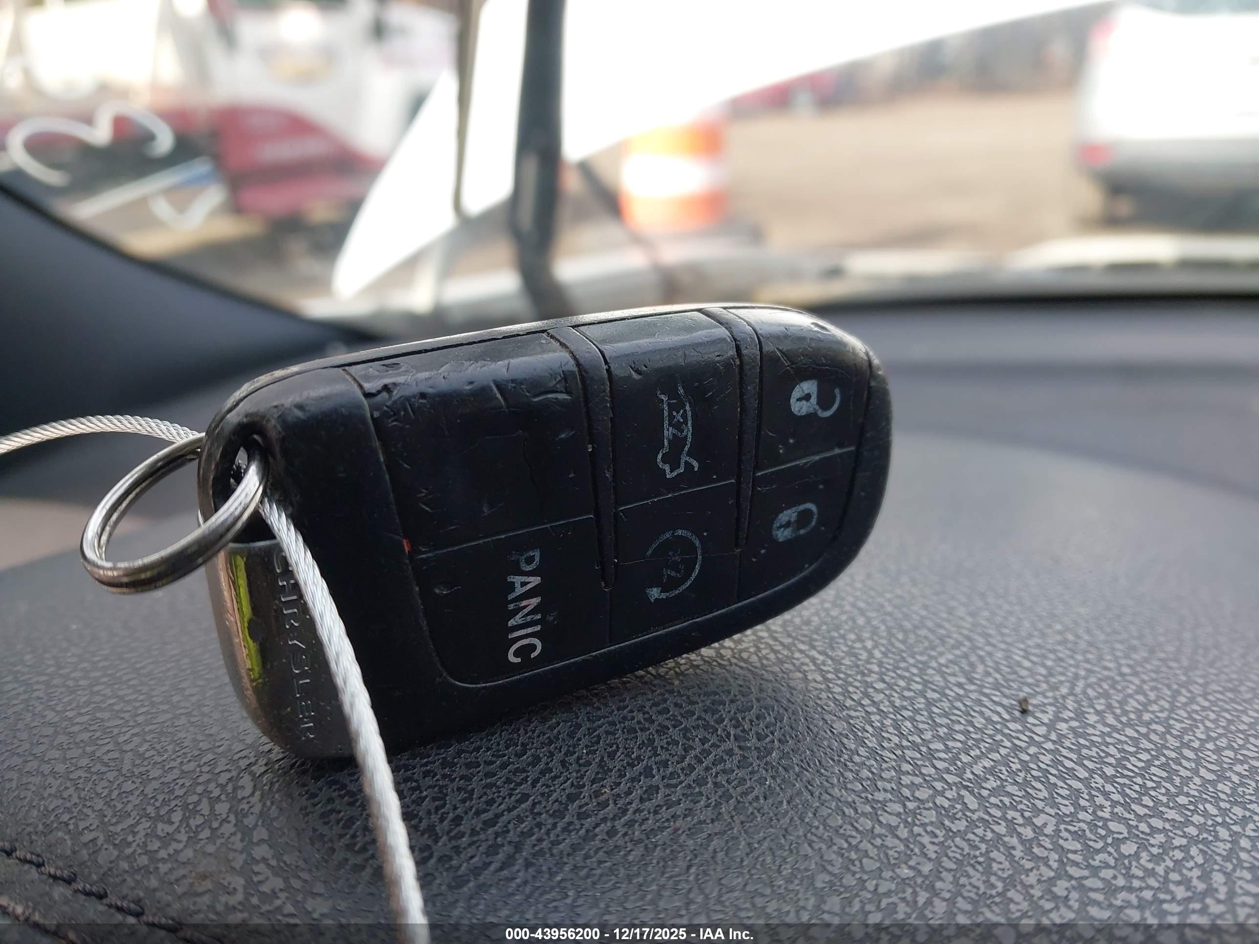 CHRYSLER 300 image 11