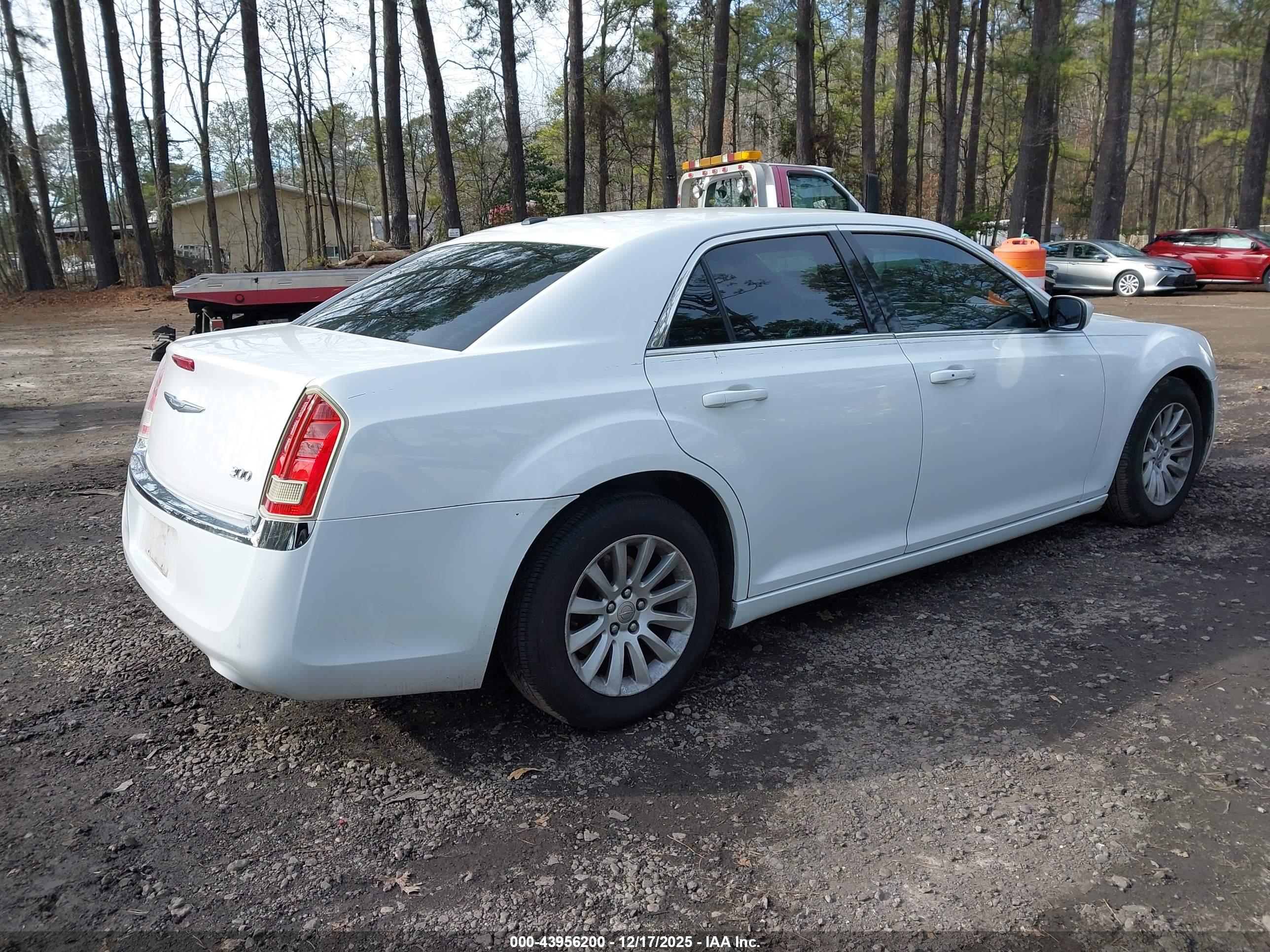 CHRYSLER 300 image 4