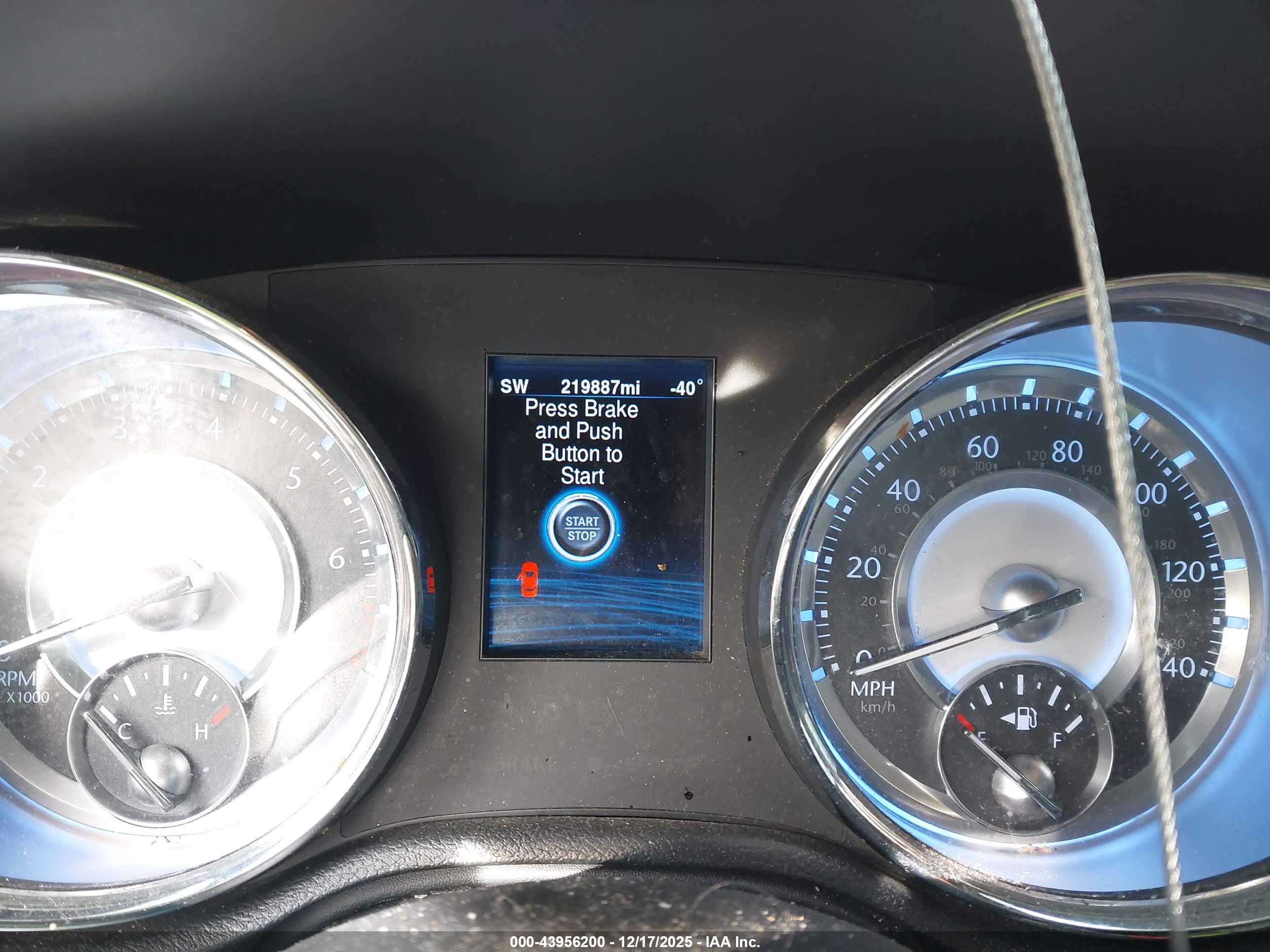 CHRYSLER 300 image 7