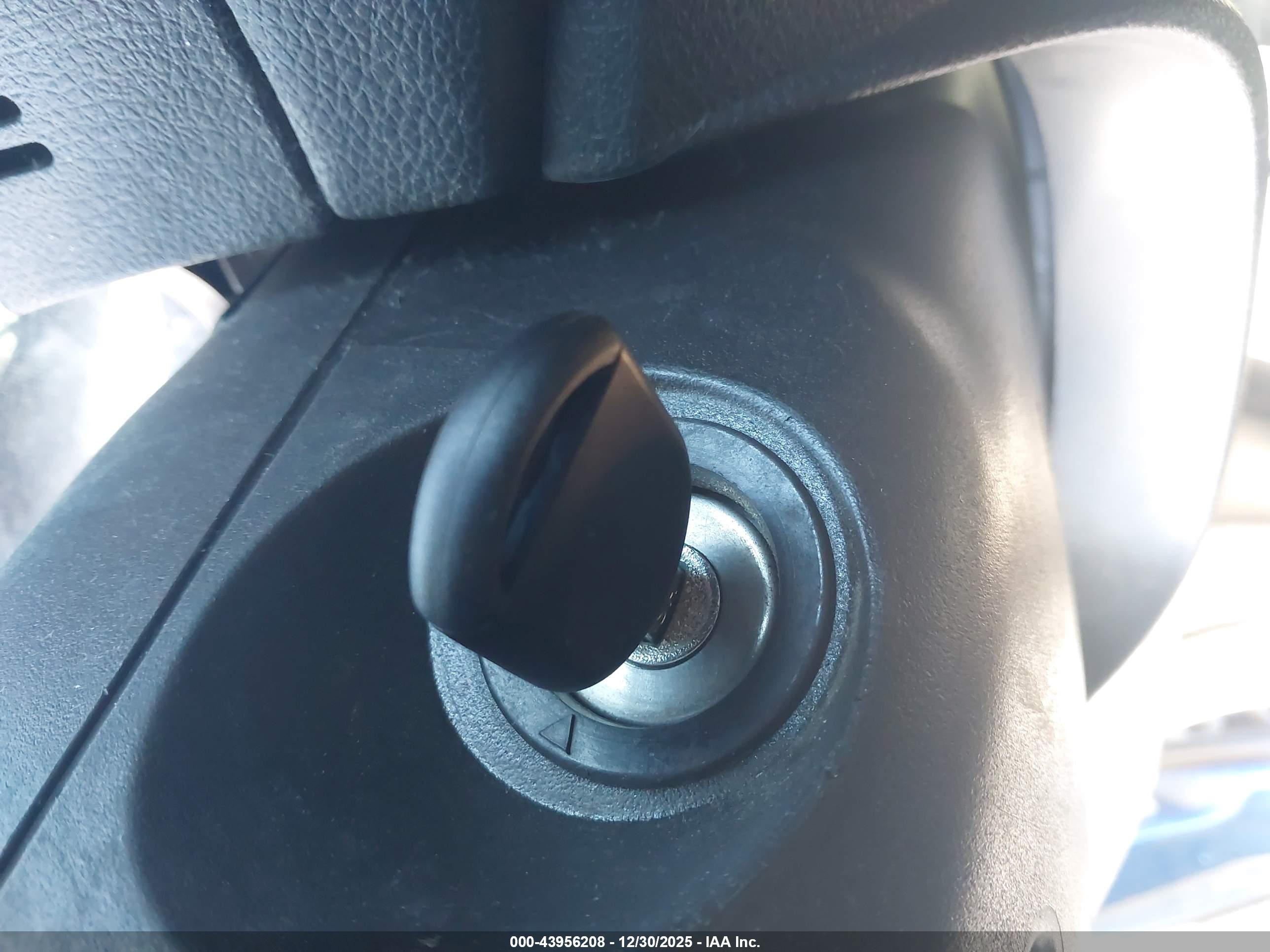 FORD FUSION image 11