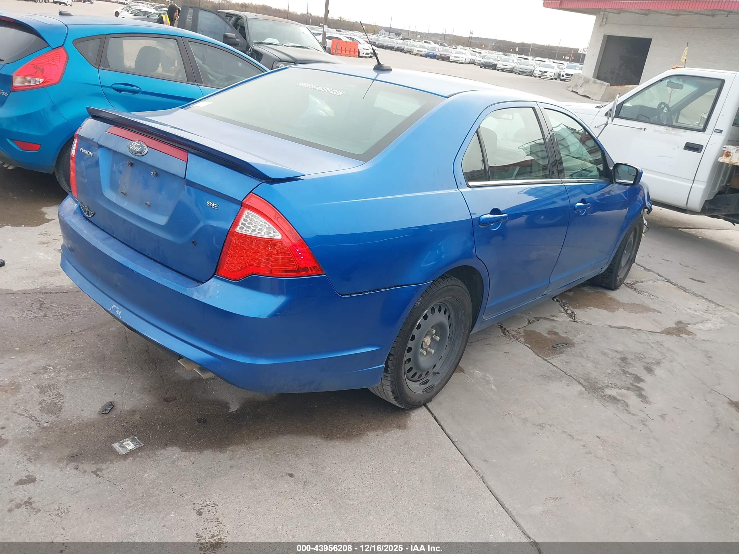 FORD FUSION image 4