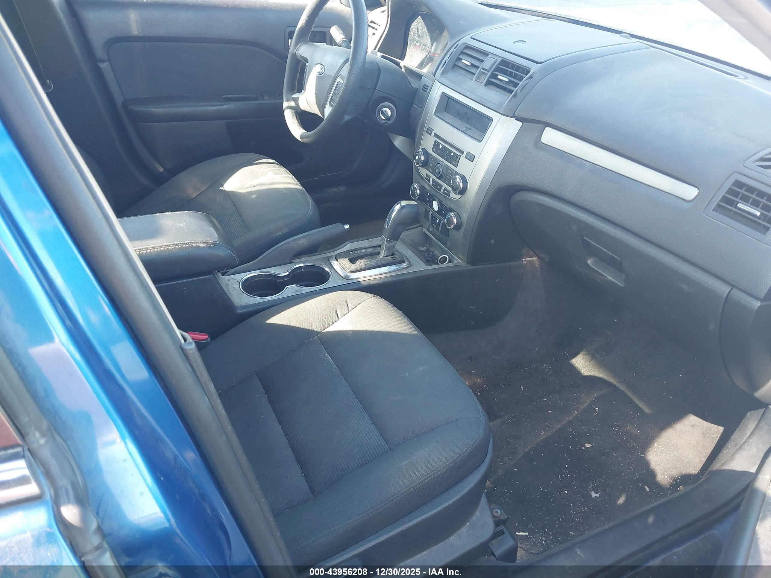 FORD FUSION image 5
