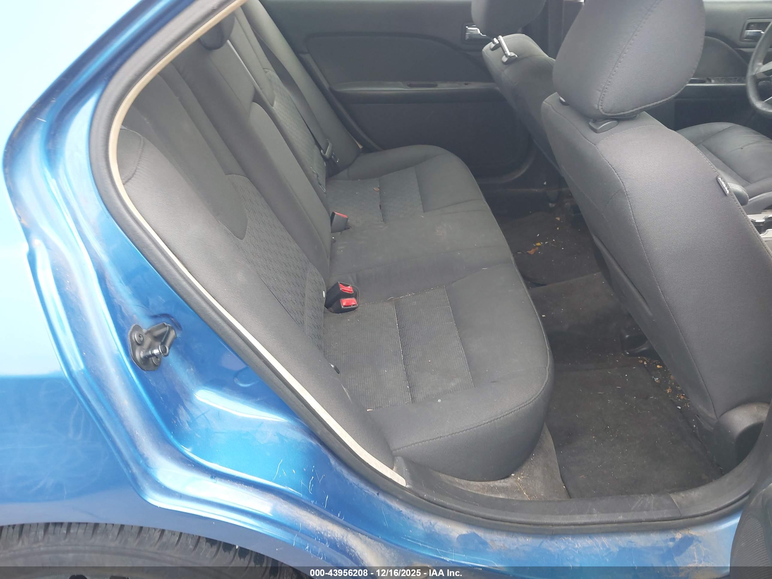 FORD FUSION image 8