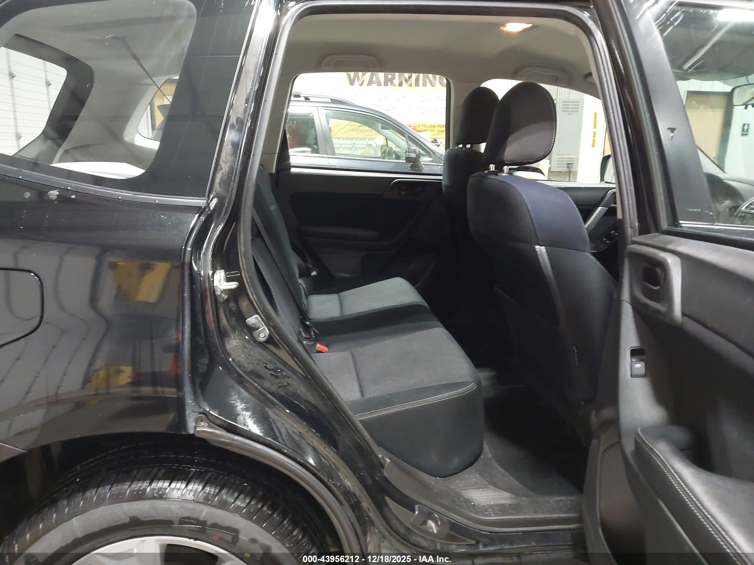 SUBARU FORESTER image 8