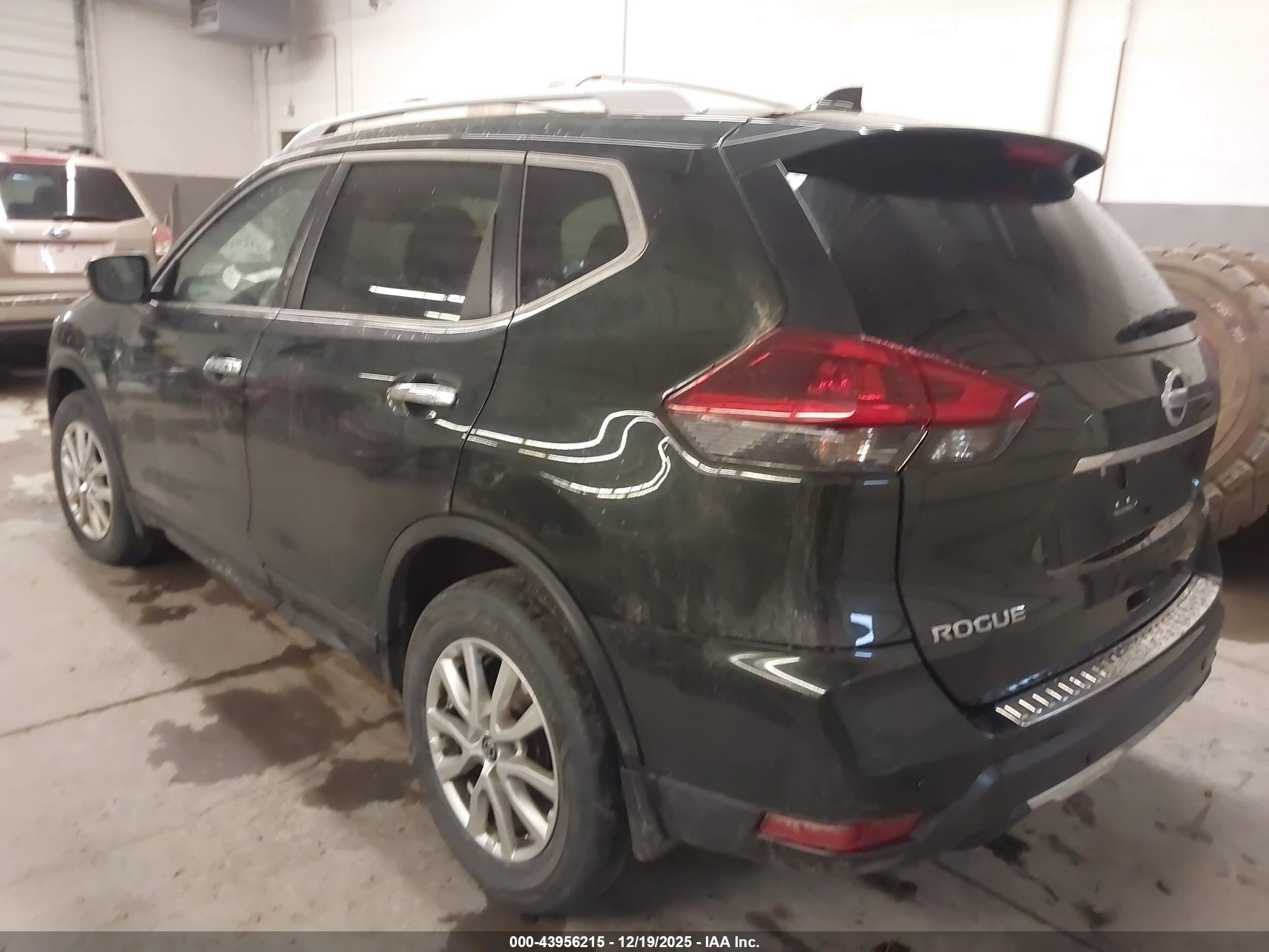 NISSAN ROGUE image 3