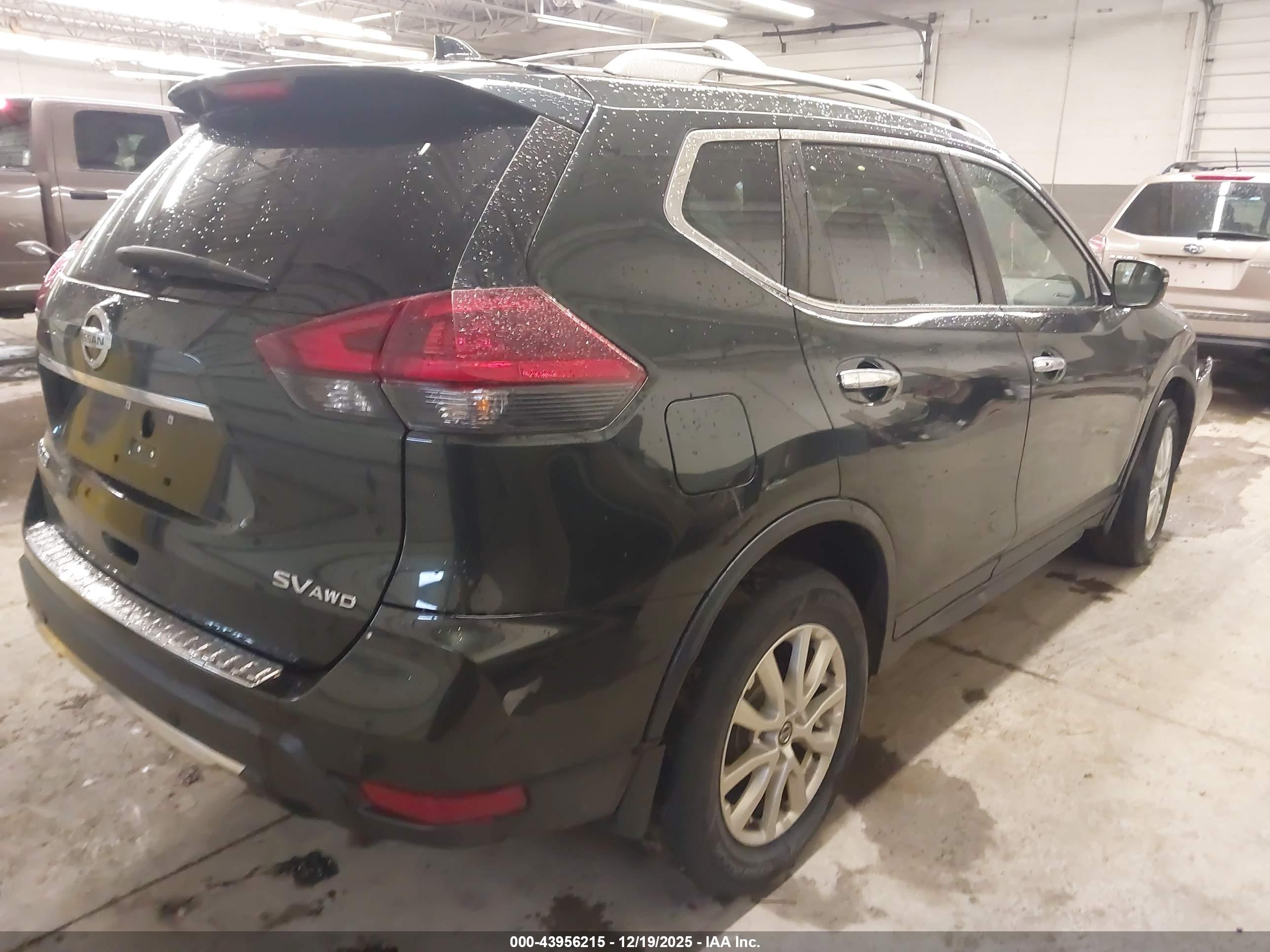 NISSAN ROGUE image 4