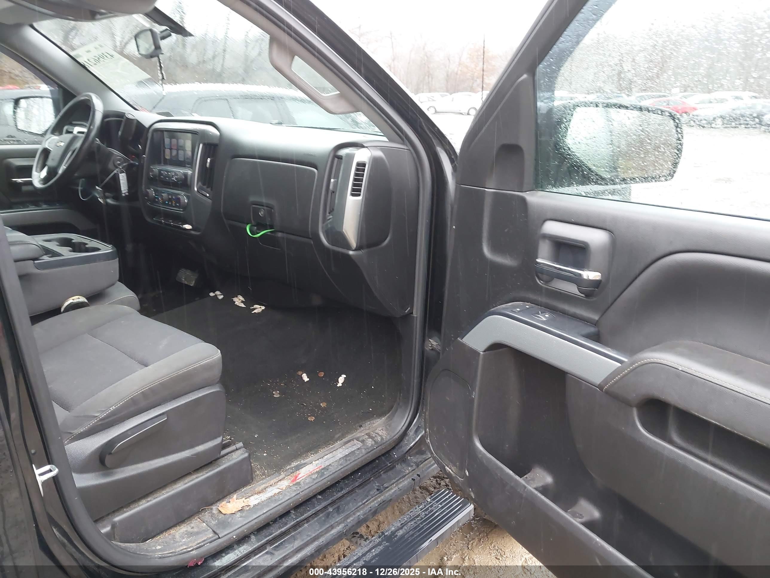 CHEVROLET SILVERADO image 5