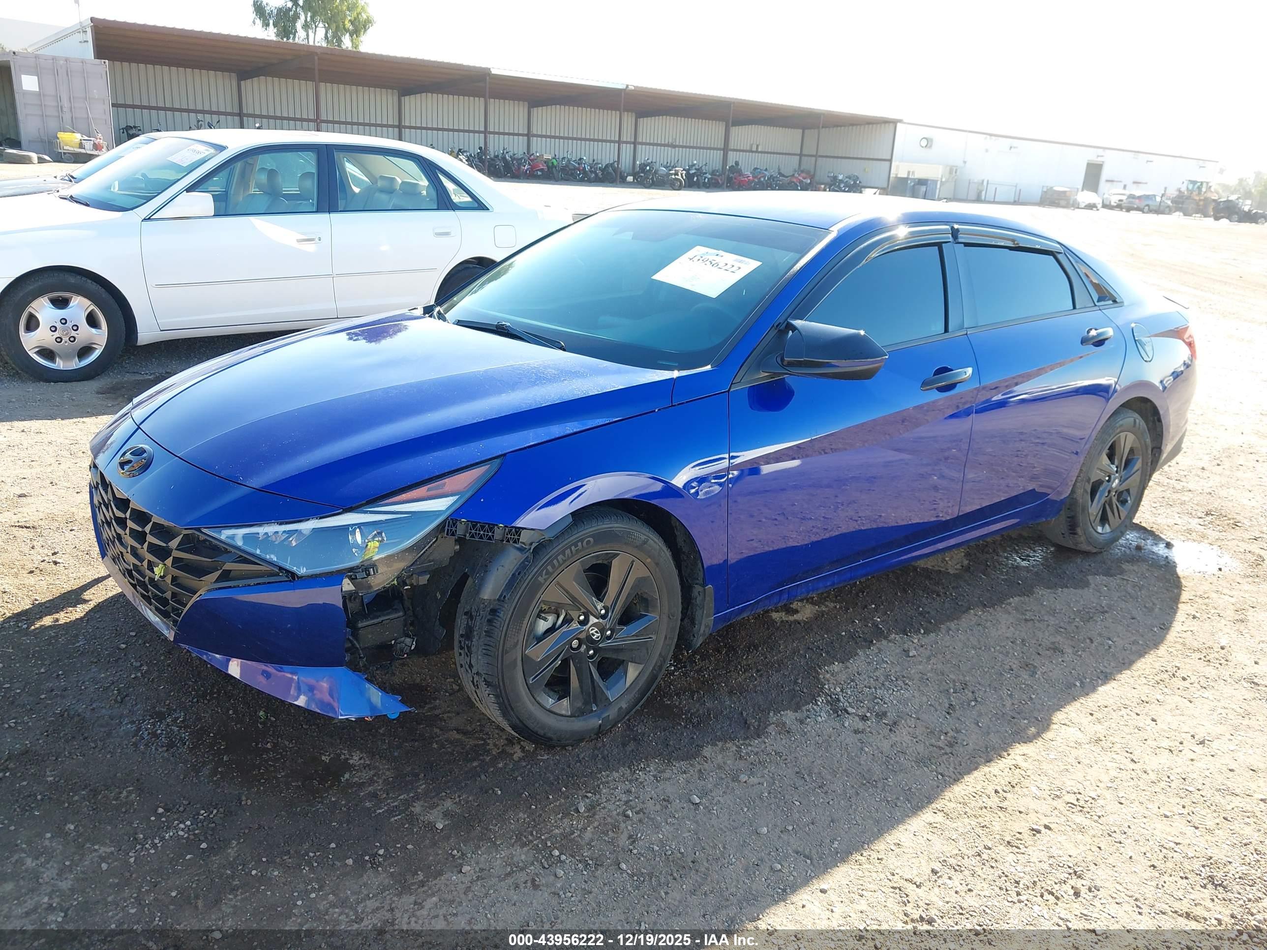 HYUNDAI ELANTRA image 2