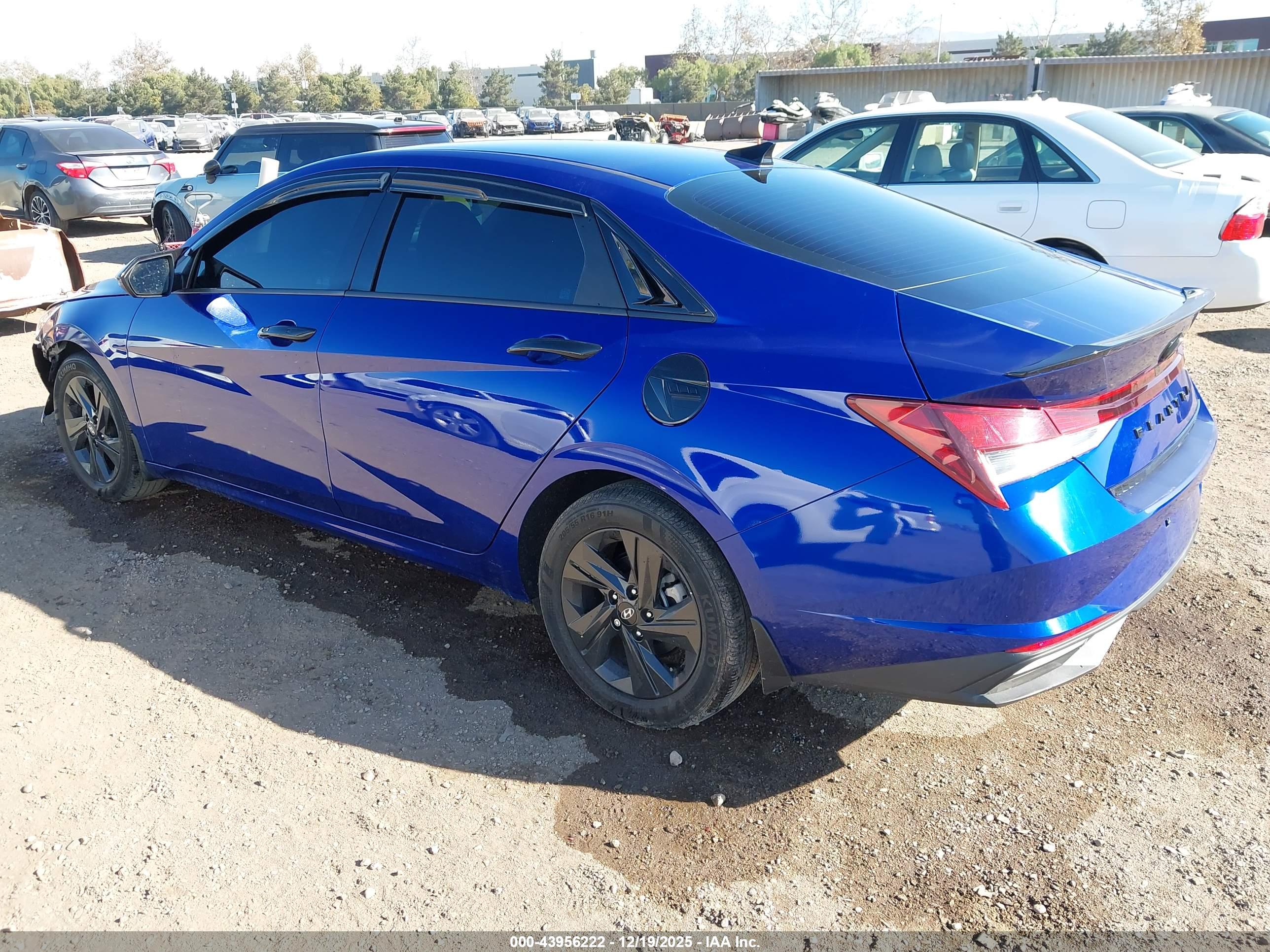 HYUNDAI ELANTRA image 3