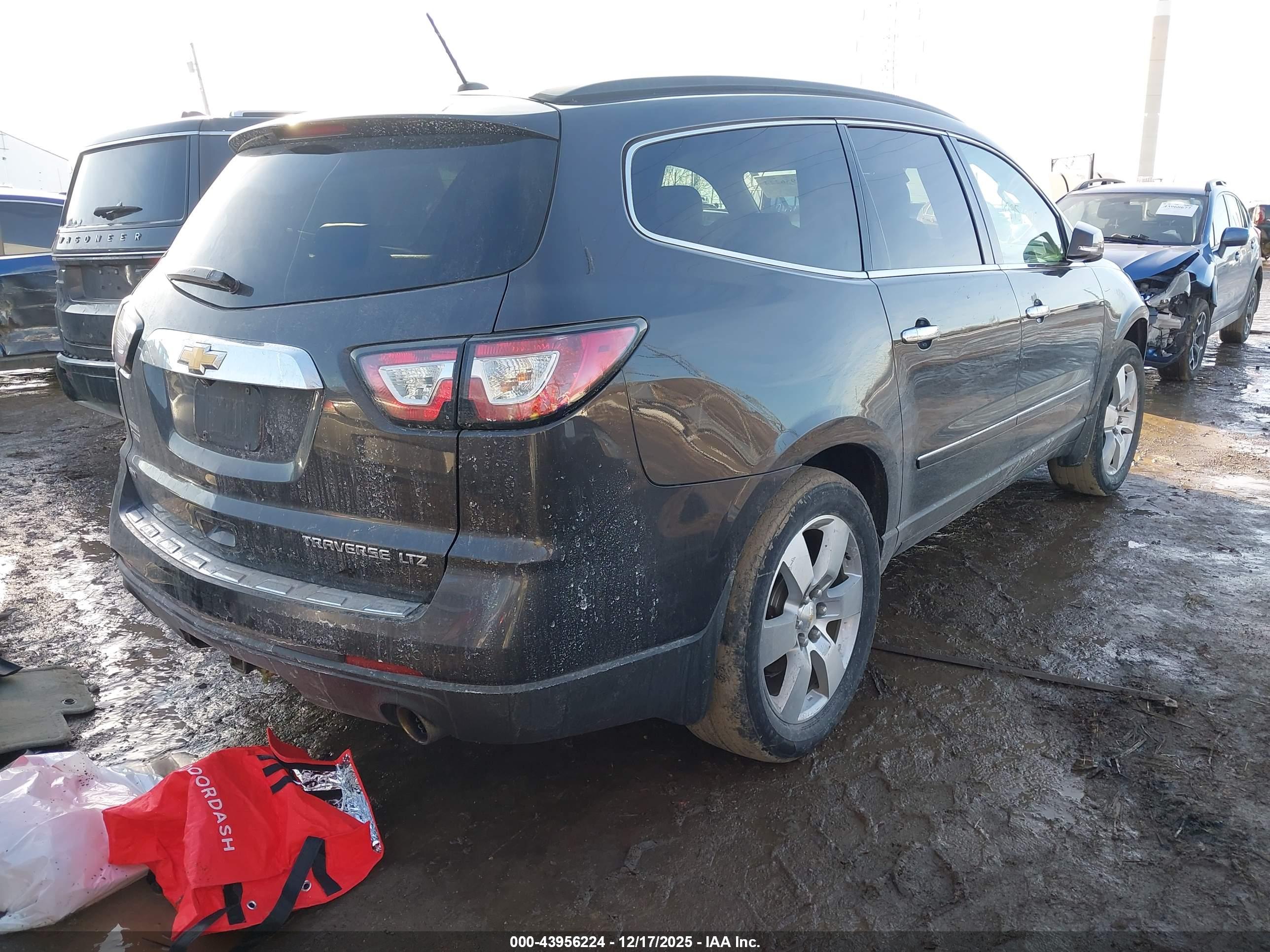 CHEVROLET TRAVERSE image 4