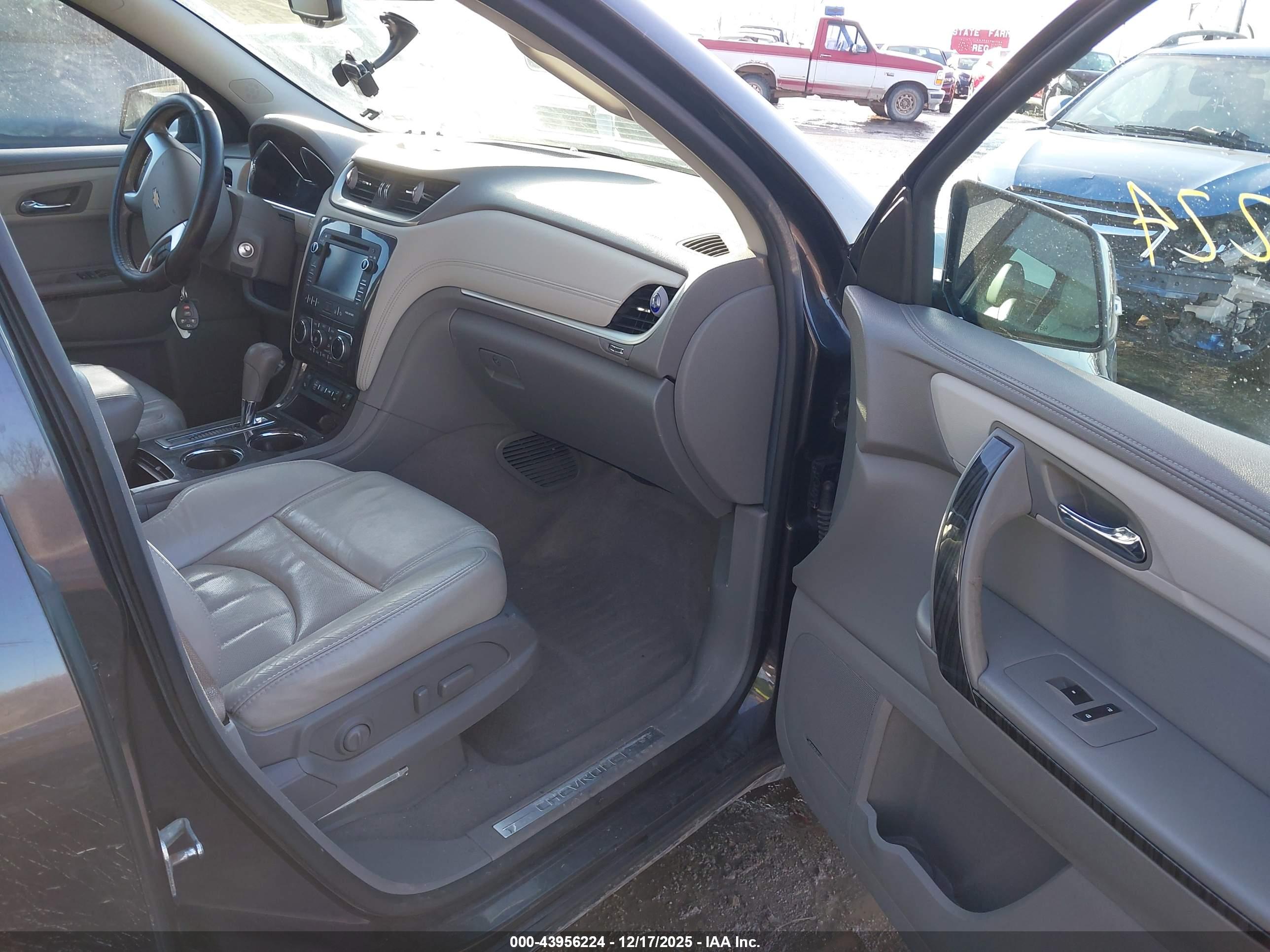 CHEVROLET TRAVERSE image 5