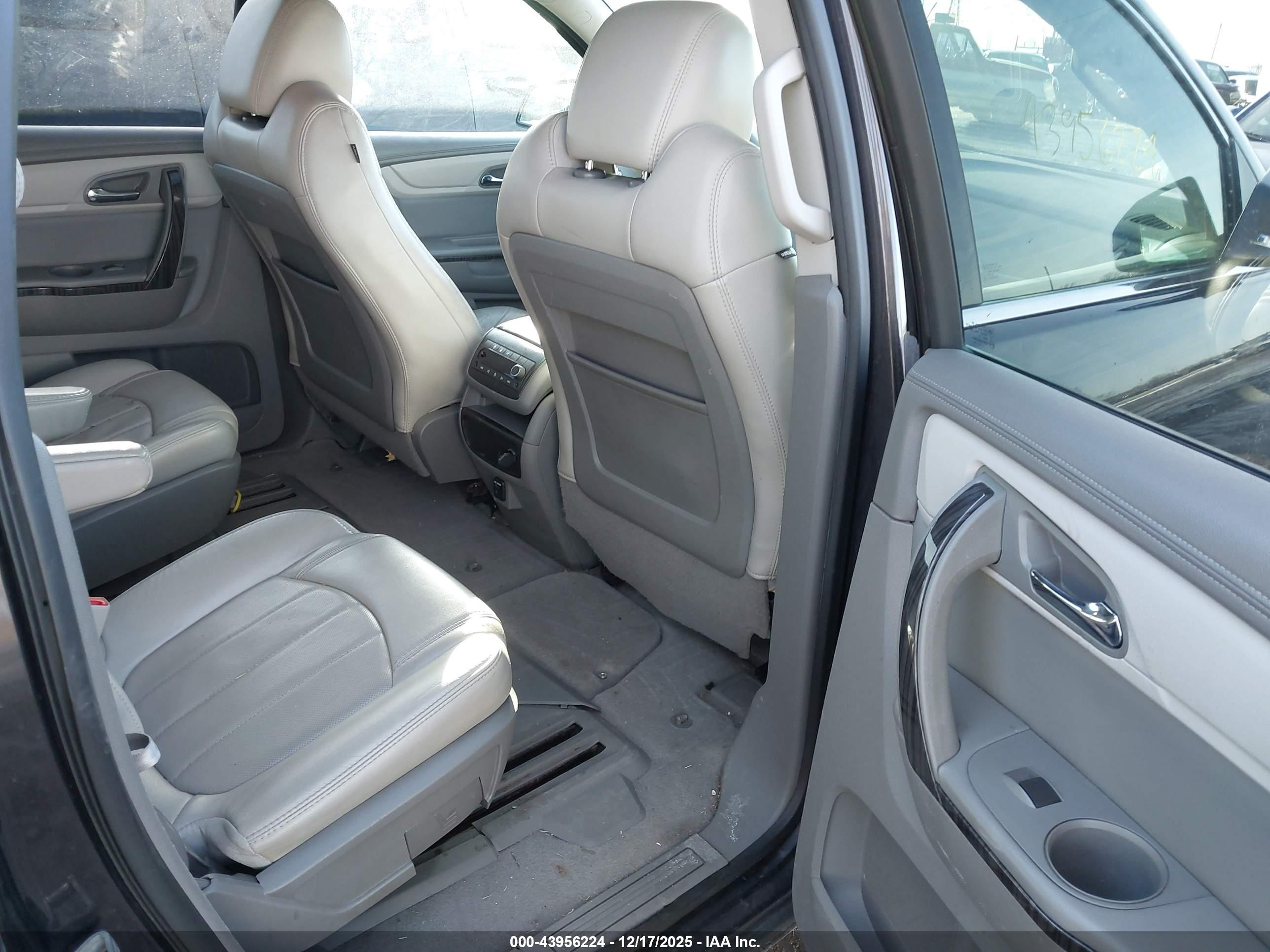 CHEVROLET TRAVERSE image 8