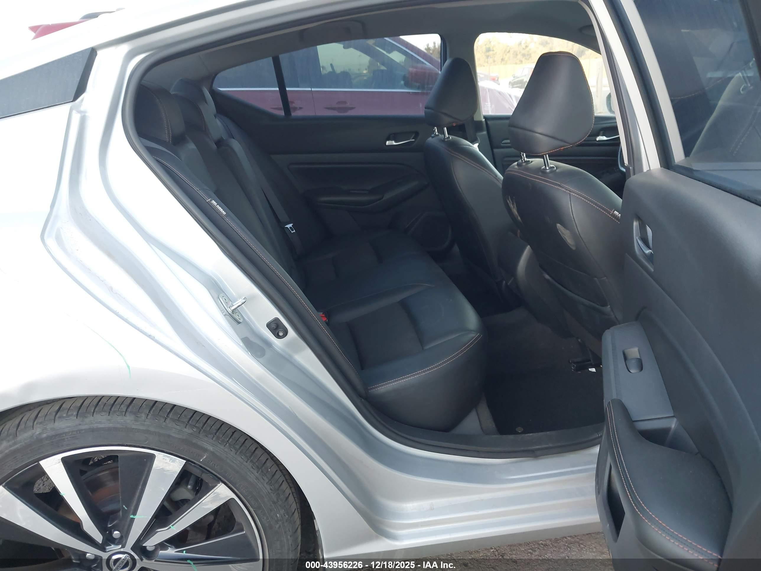 NISSAN ALTIMA image 8