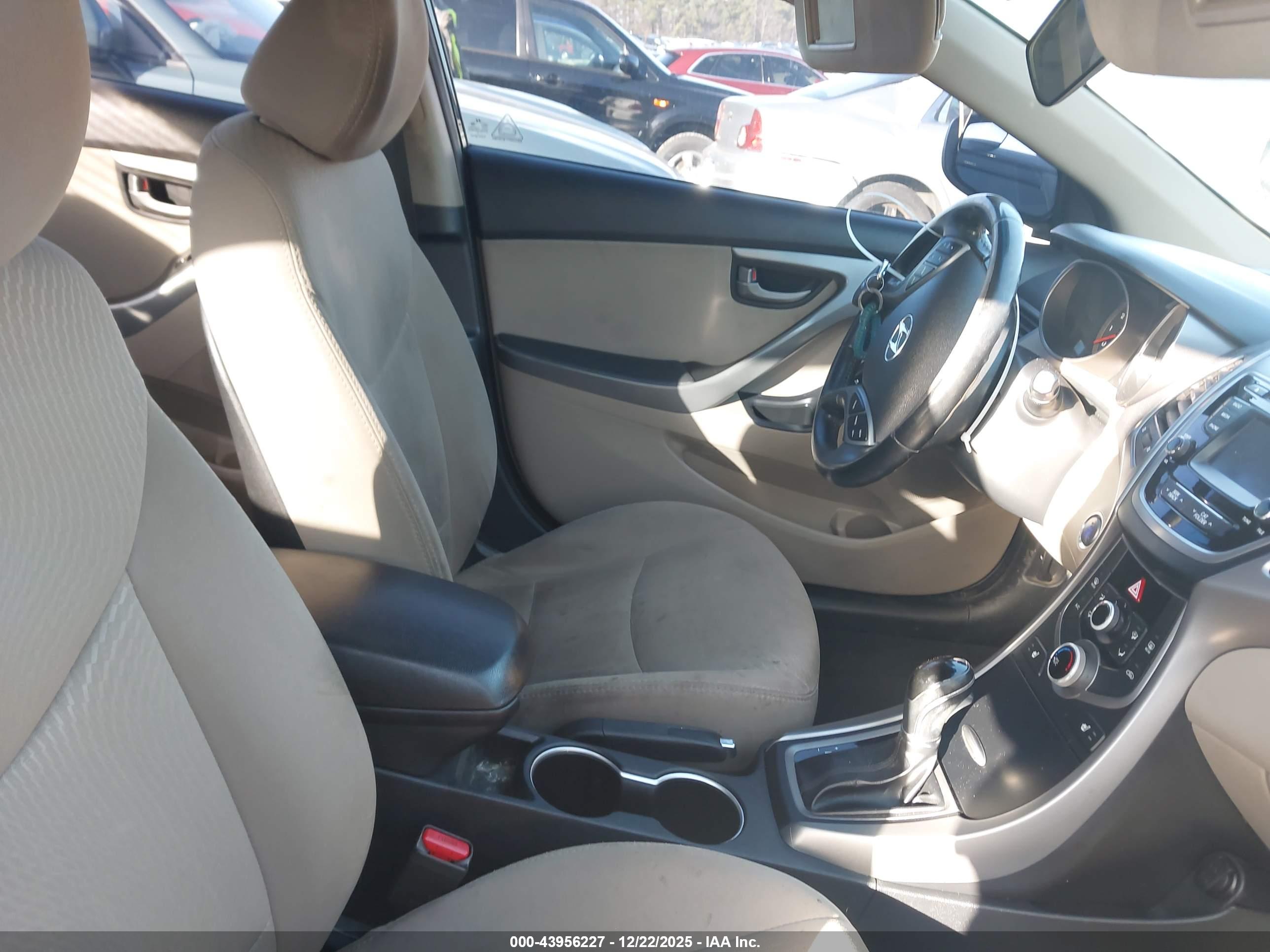 HYUNDAI ELANTRA image 5