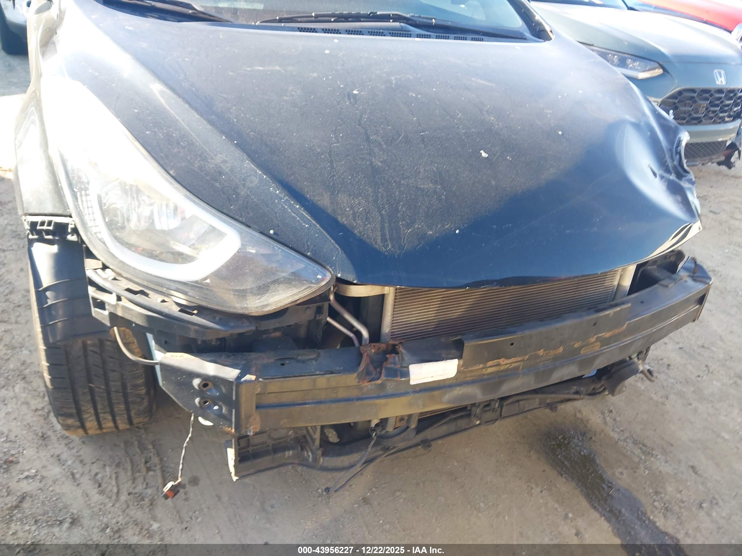 HYUNDAI ELANTRA image 6