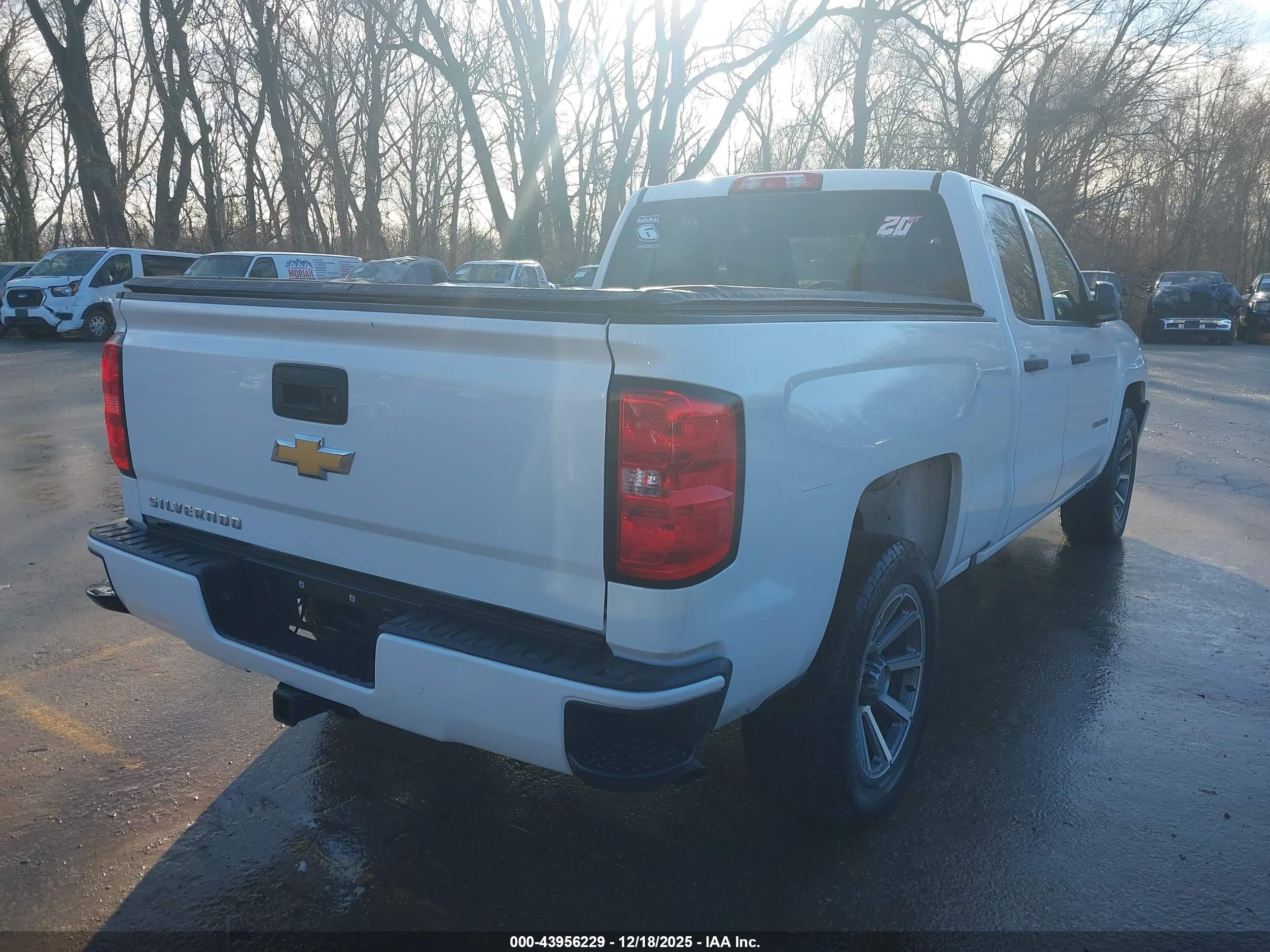 CHEVROLET SILVERADO image 4