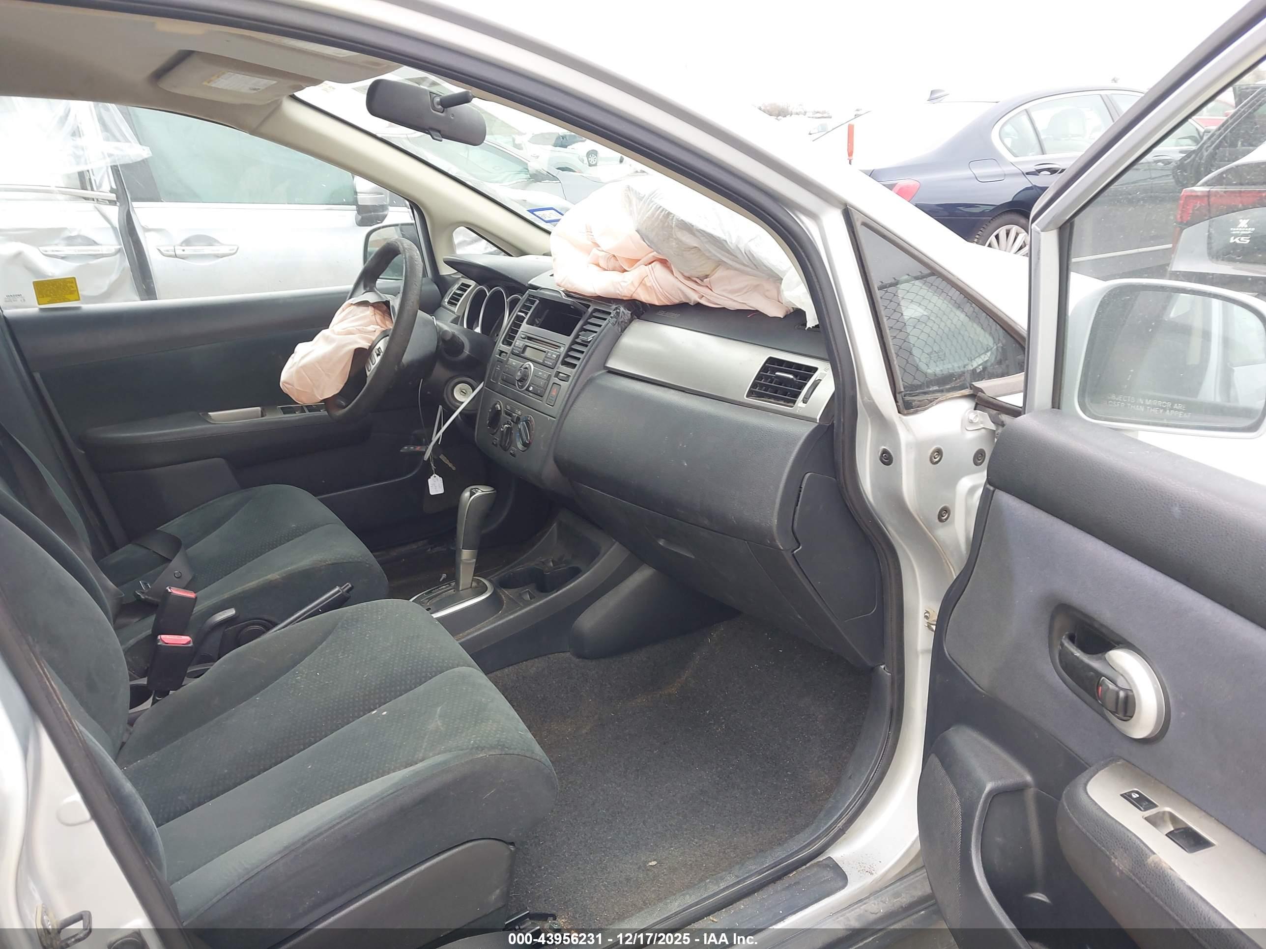 NISSAN VERSA image 5