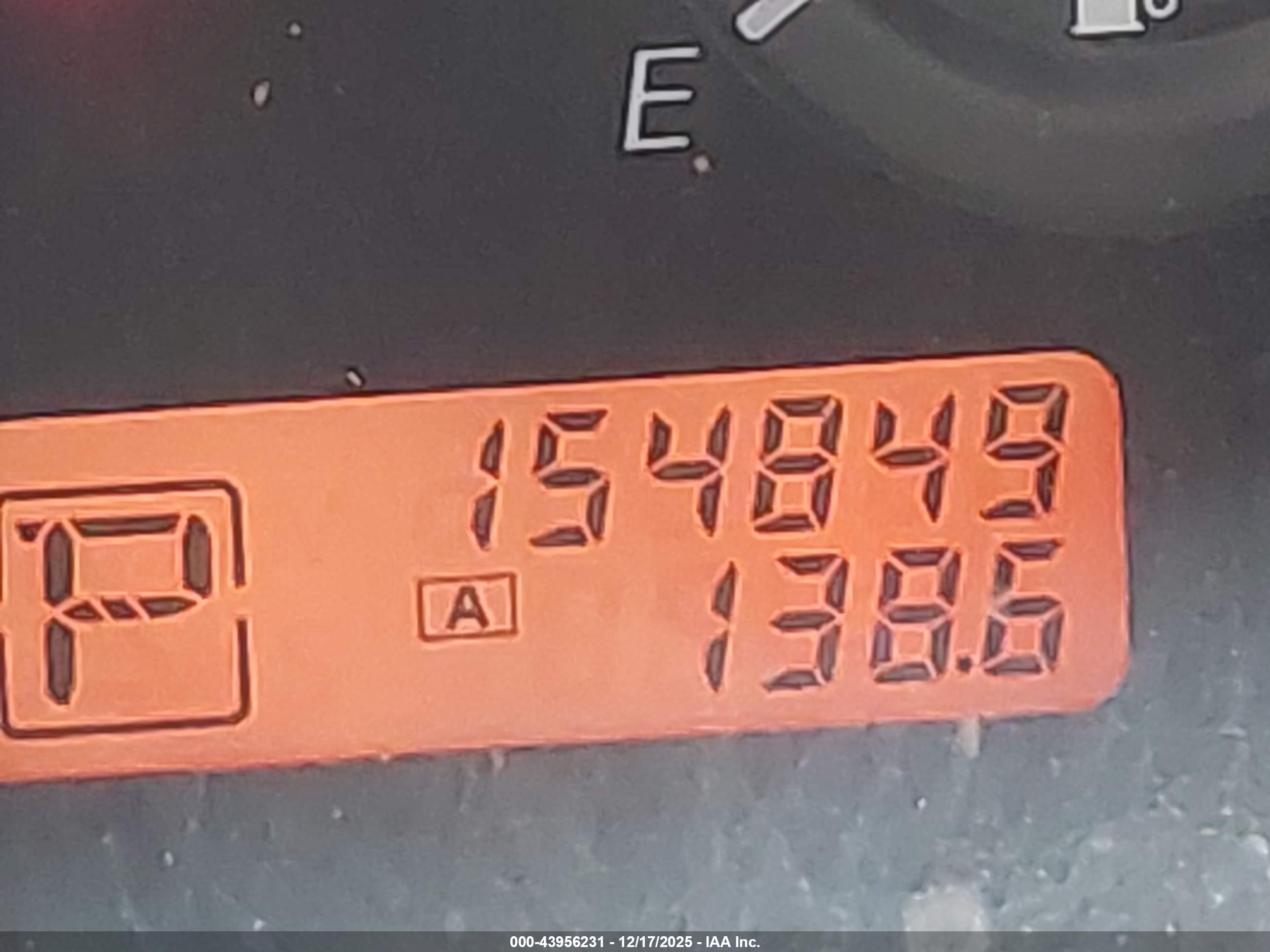 NISSAN VERSA image 7