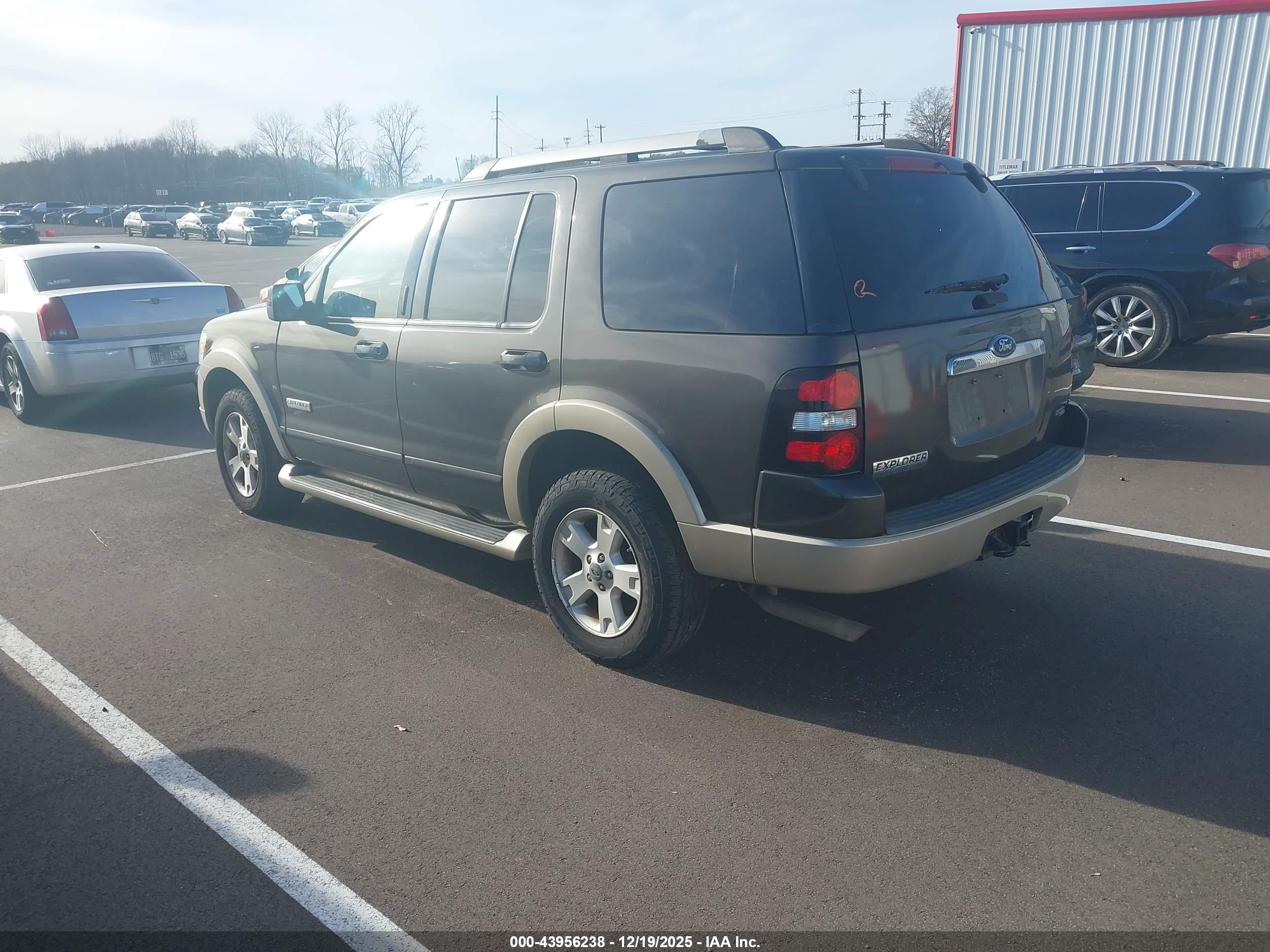 FORD EXPLORER image 3